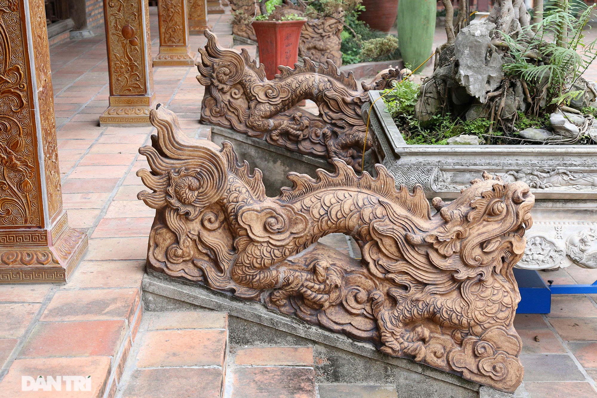 Ceramic pagoda built from tens of thousands of traditional handicrafts in Bat Trang - 13