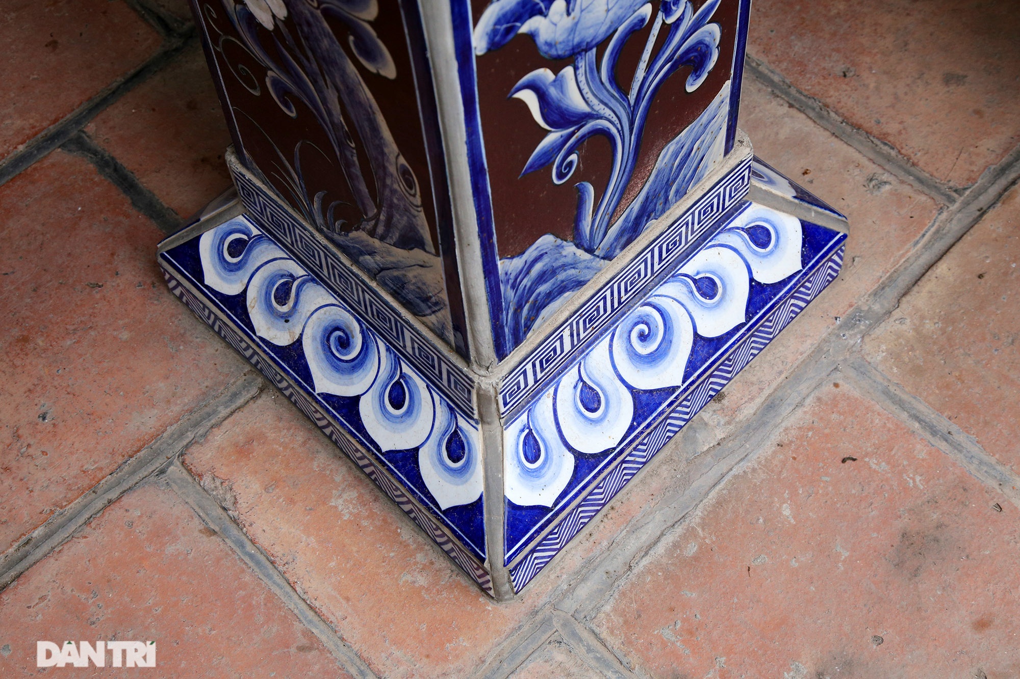 Ceramic pagoda built from tens of thousands of traditional handicrafts in Bat Trang - 15