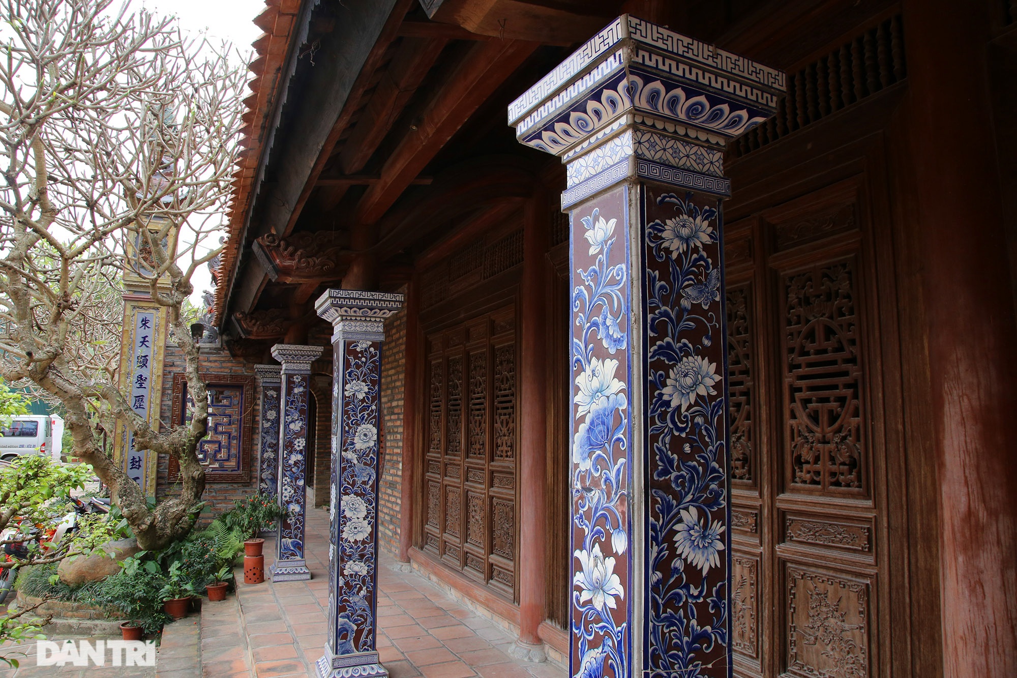 Ceramic pagoda built from tens of thousands of traditional handicrafts in Bat Trang - 9