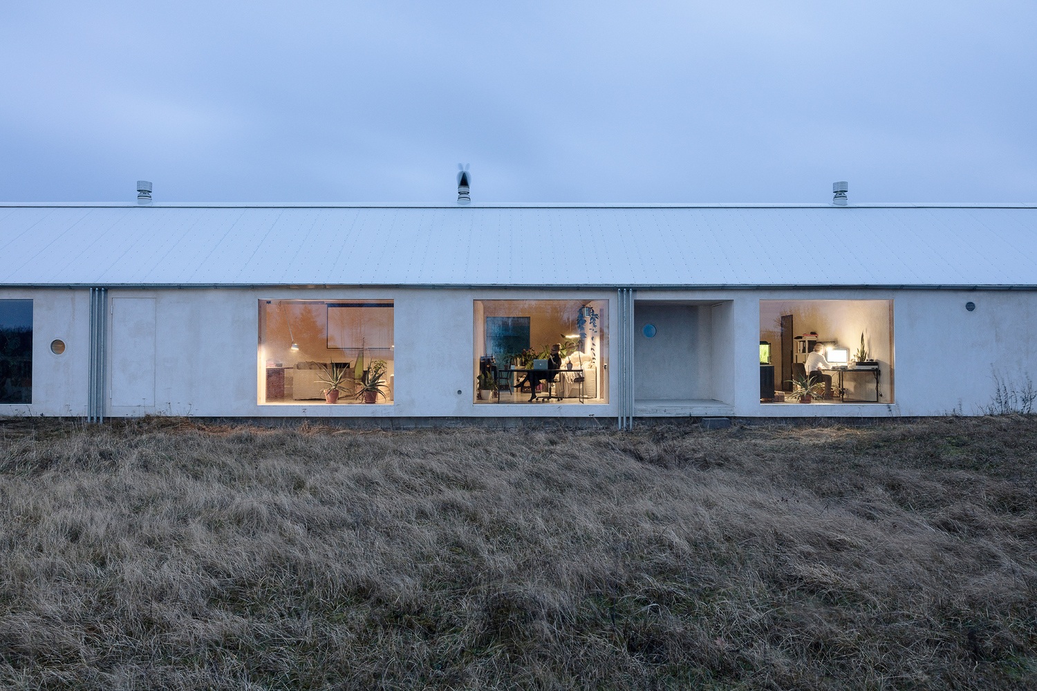 View - Ngôi nhà đẹp lạ như cồn muối, "ôm trọn" cả thiên nhiên | Báo Dân trí