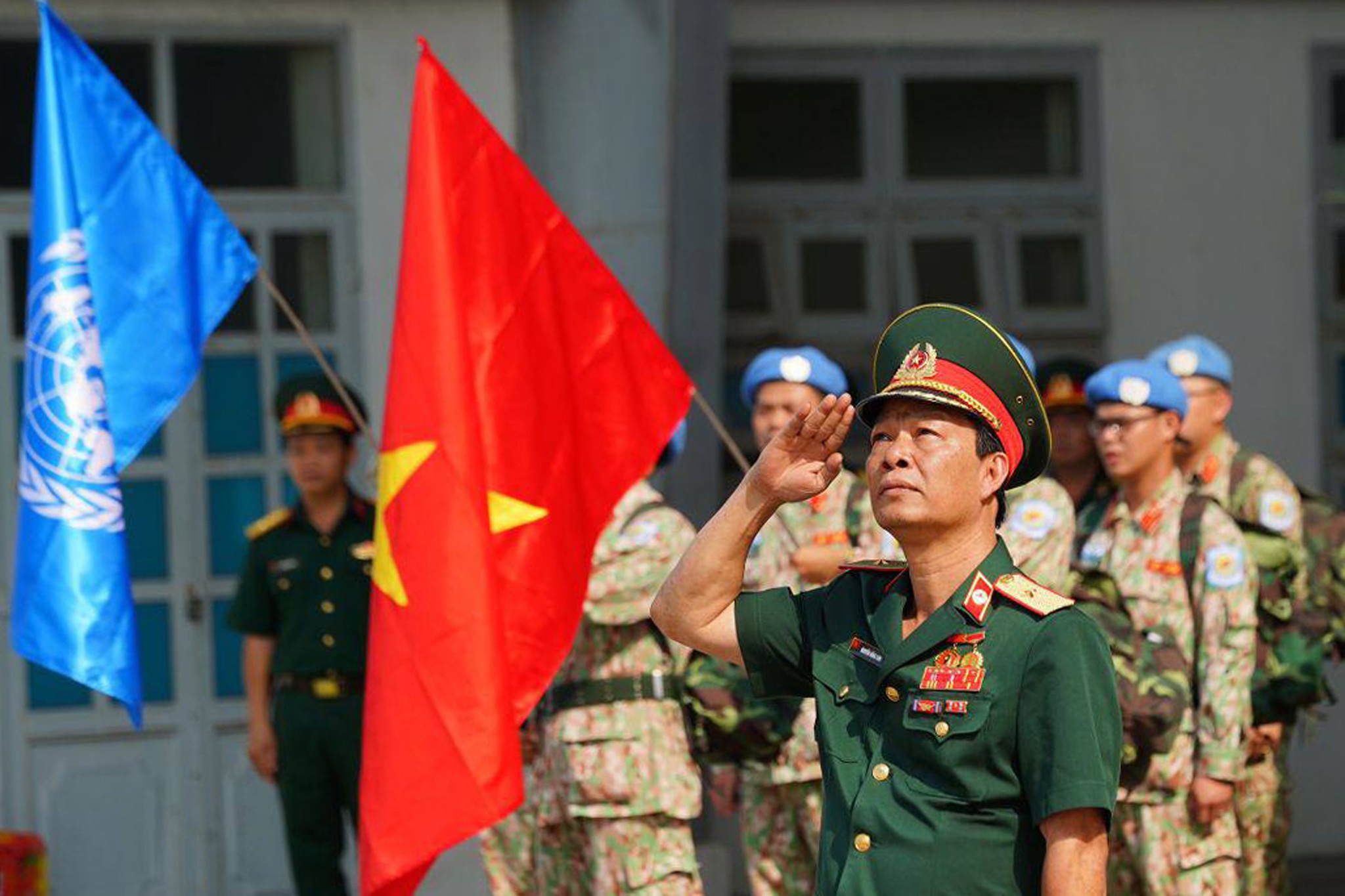 Xúc động giờ phút chia tay chiến sĩ mũ nồi xanh lên đường sang Nam Sudan - 4 Xúc động giờ phút chia tay chiến sĩ mũ nồi xanh lên đường sang Nam Sudan - 4