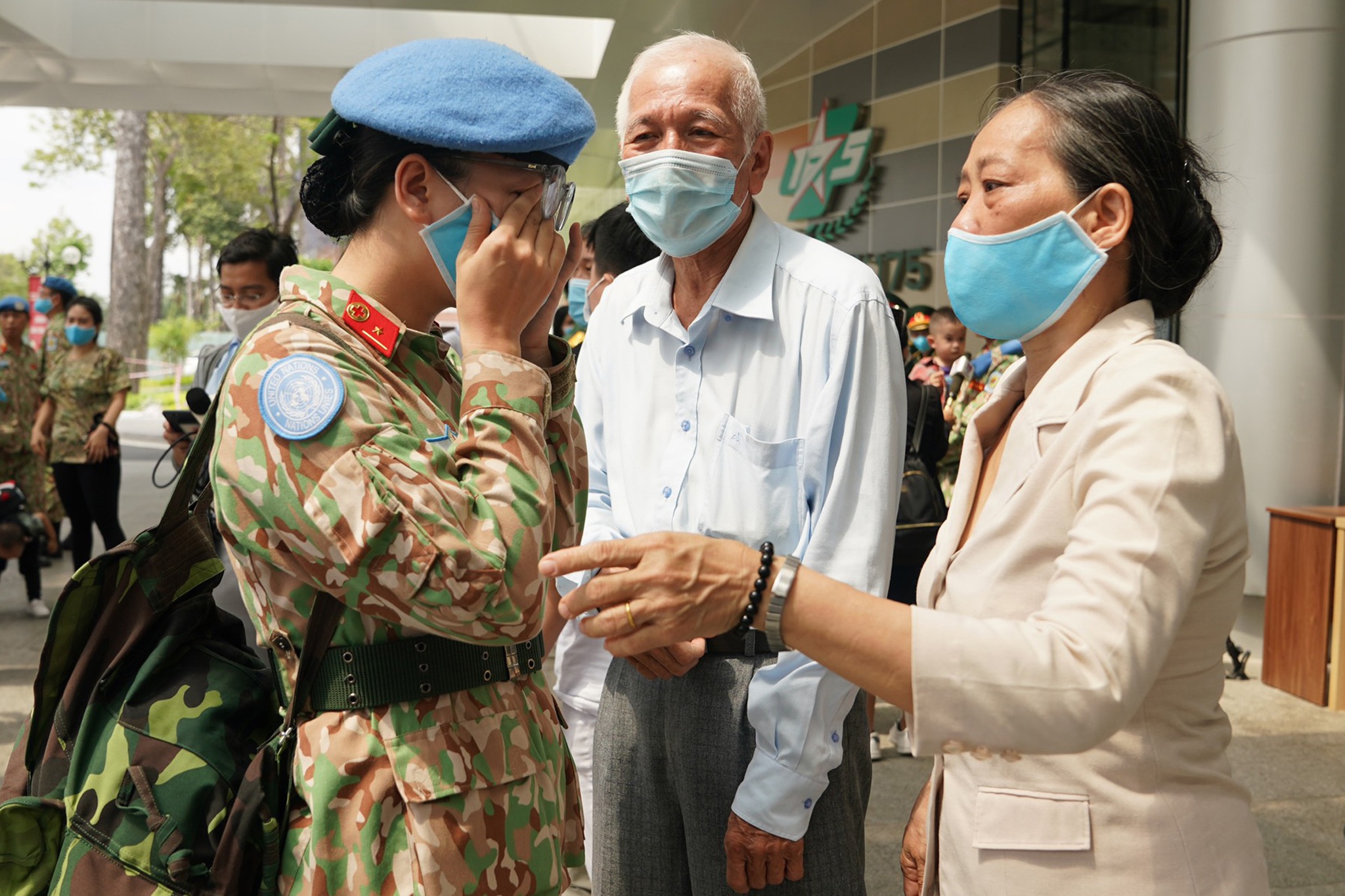 Xúc động giờ phút chia tay chiến sĩ mũ nồi xanh lên đường sang Nam Sudan - 5 Xúc động giờ phút chia tay chiến sĩ mũ nồi xanh lên đường sang Nam Sudan - 5