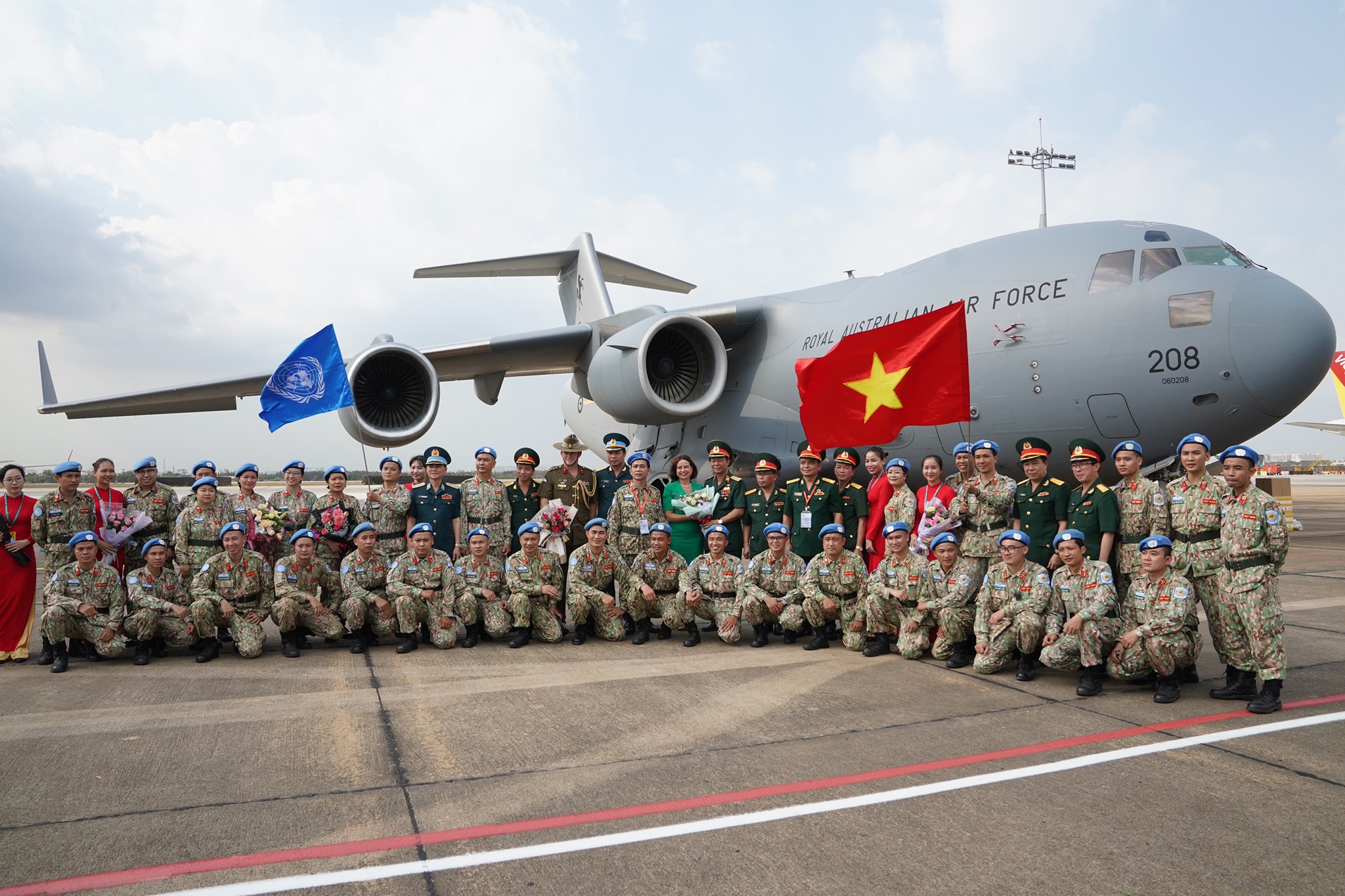 Xúc động giờ phút chia tay chiến sĩ mũ nồi xanh lên đường sang Nam Sudan - 14 Xúc động giờ phút chia tay chiến sĩ mũ nồi xanh lên đường sang Nam Sudan - 14