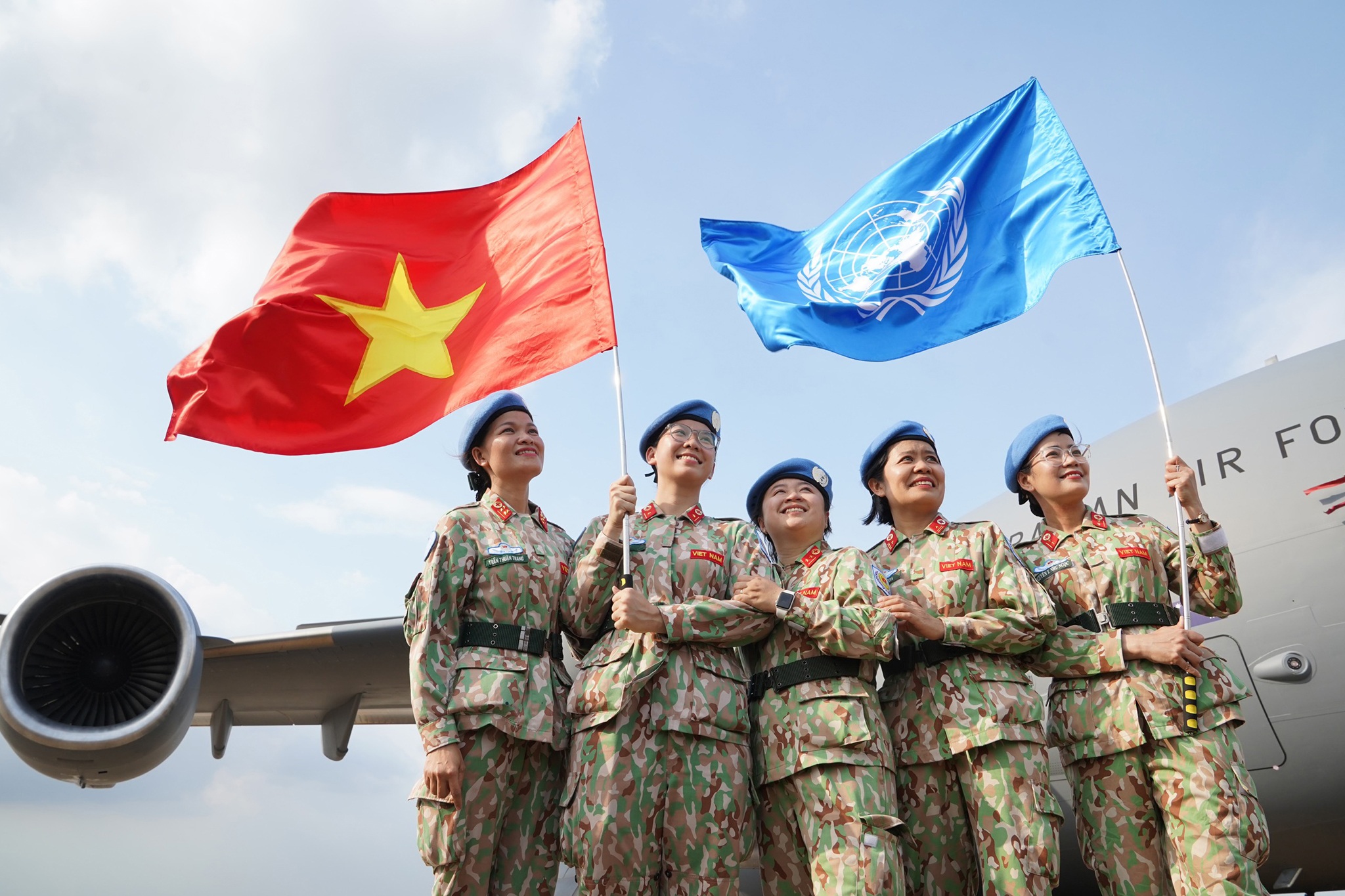 Xúc động giờ phút chia tay chiến sĩ mũ nồi xanh lên đường sang Nam Sudan - 12 Xúc động giờ phút chia tay chiến sĩ mũ nồi xanh lên đường sang Nam Sudan - 12