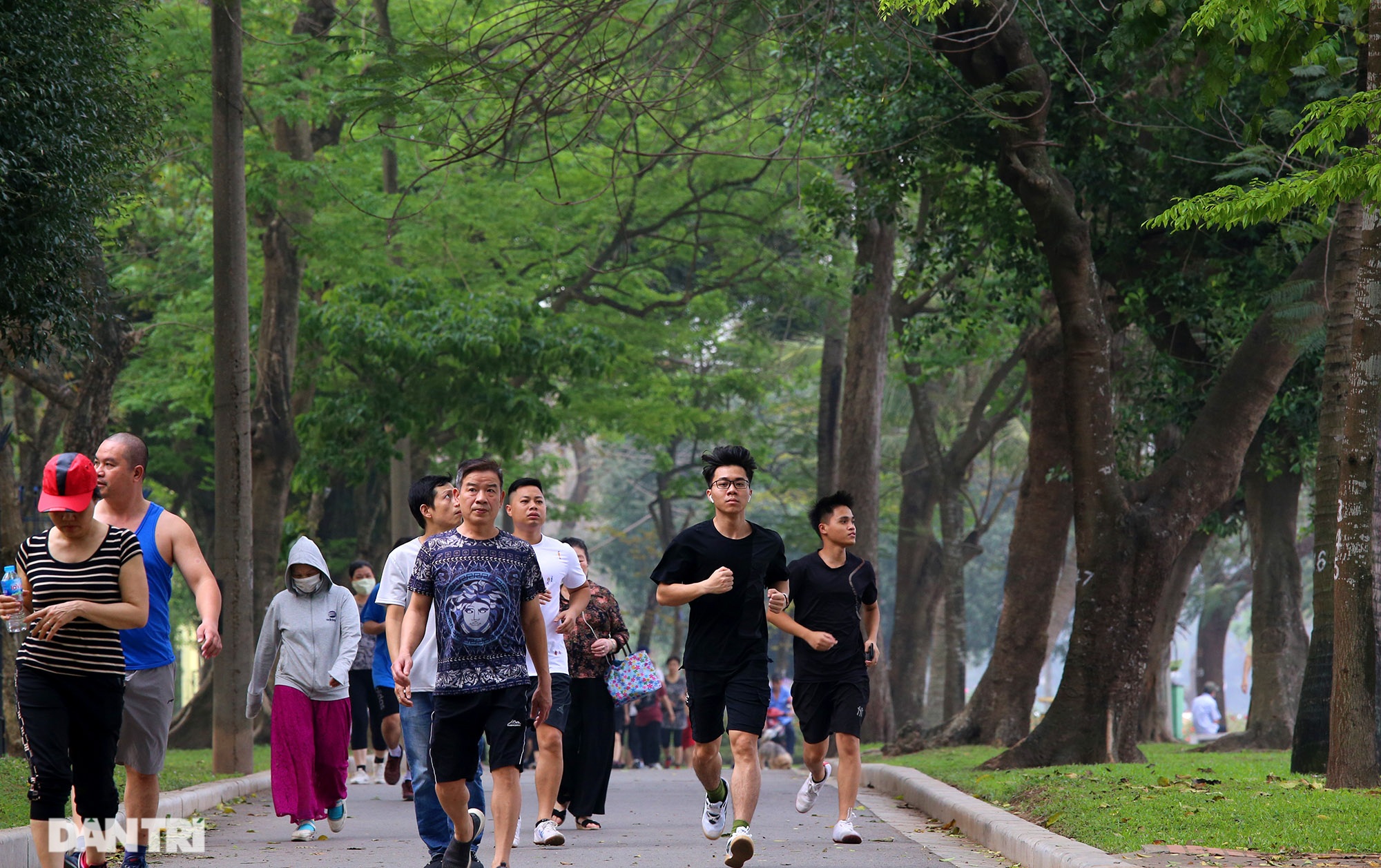 Little-known facts about the largest park in Hanoi about 60 years old - 3