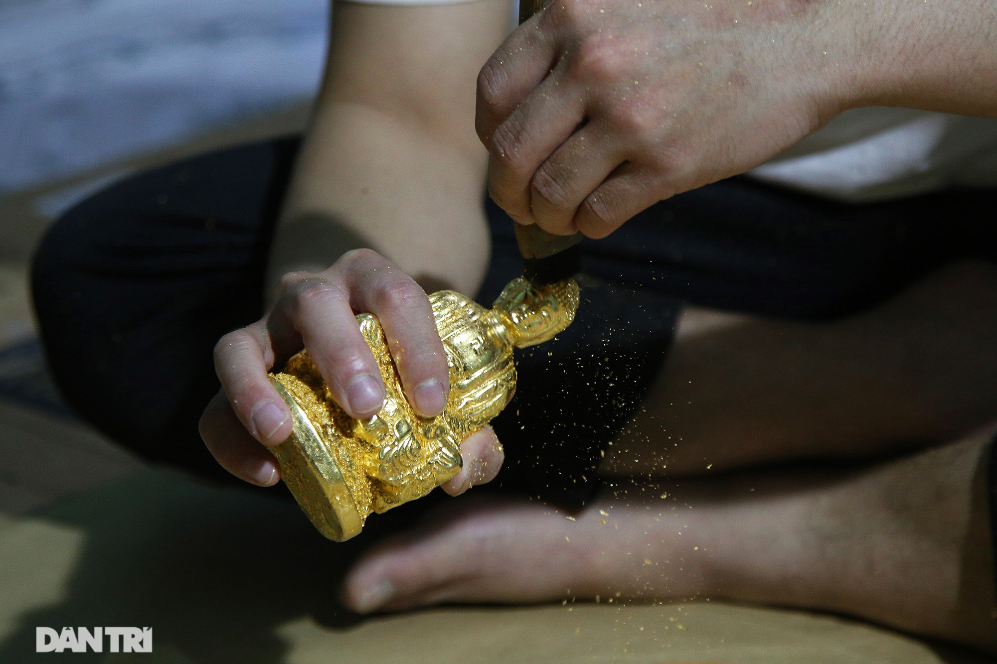 Nghề 300 năm đập vàng mỏng hơn giấy ở Hà Nội được công nhận là Di sản QG - 8