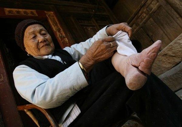 Những điều chưa biết về hủ tục bó chân cổ xưa ở Trung Quốc ...