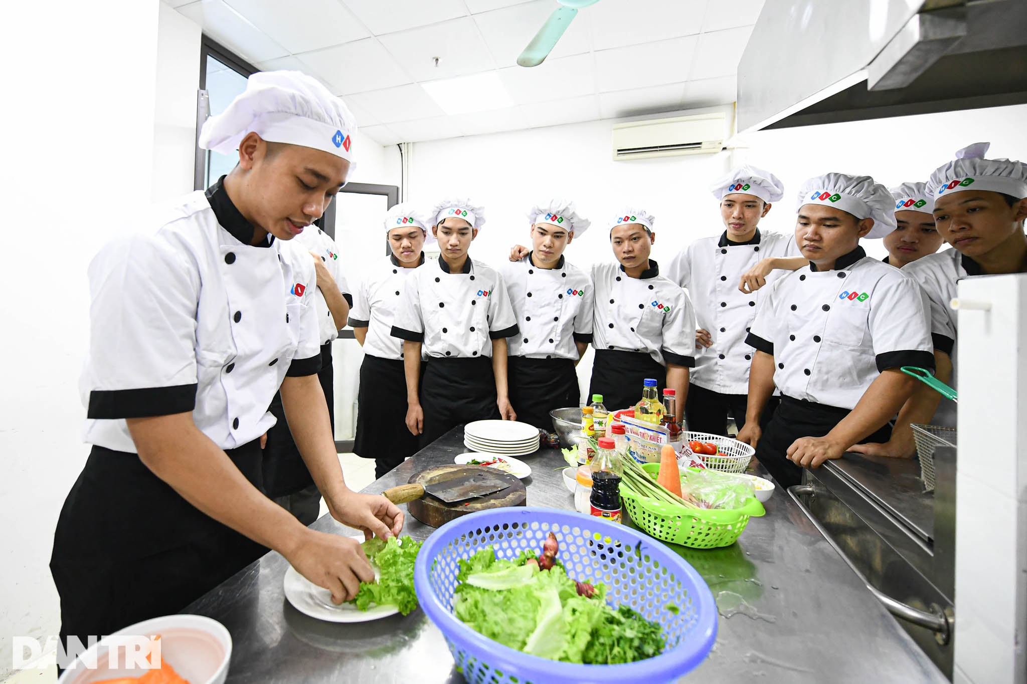 Sinh viên ngành ô tô, nấu ăn, quản trị khách sạn ra trường có việc làm ngay - 9 Sinh viên ngành ô tô, nấu ăn, quản trị khách sạn ra trường có việc làm ngay - 9