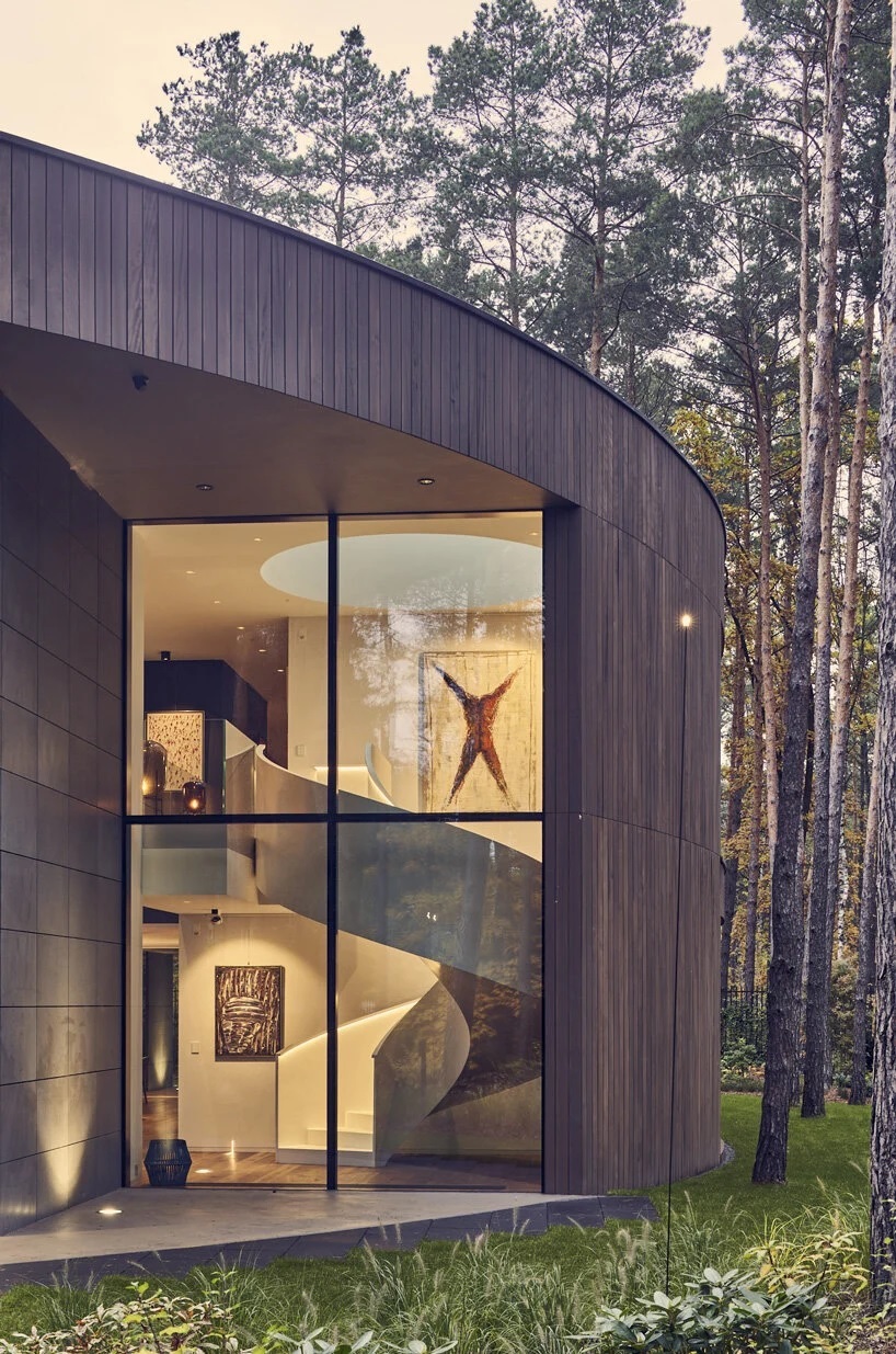 View - Ngôi nhà hình khúc cây ẩn giữa rừng thông | Báo Dân trí