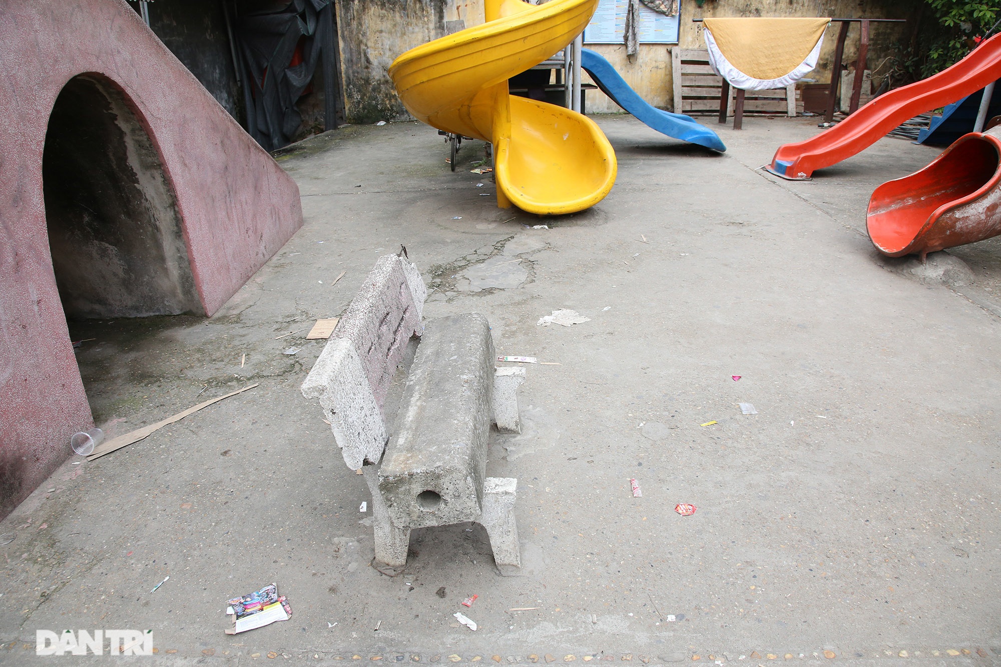Những sân chơi trẻ em siêu nhỏ trong khu dân cư đông đúc hàng vạn người ở - 12
