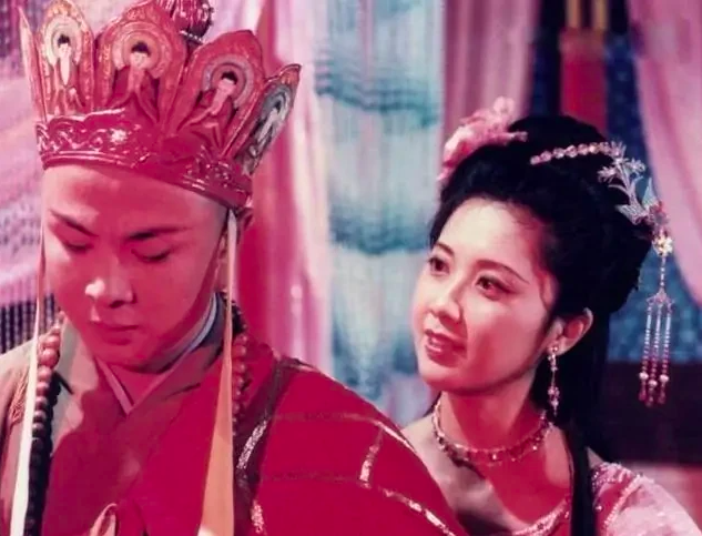 Cuộc sống mưu sinh nhọc nhằn của “Đường Tăng” điển trai nhất “Tây Du Ký”