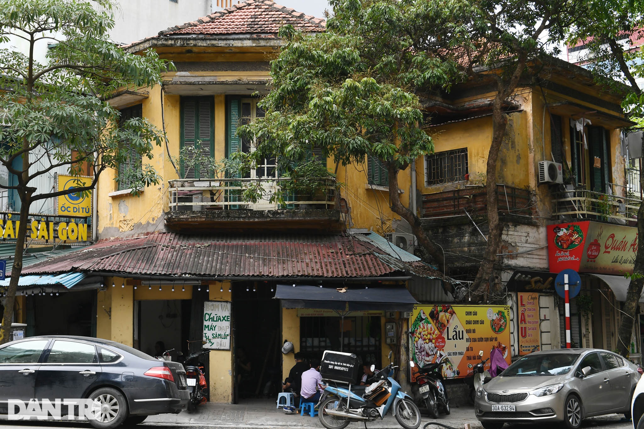 Biệt thự cổ trên đất vàng Hà Nội xuống cấp, bỏ hoang, dùng làm bãi trông xe - 12 Biệt thự cổ trên đất vàng Hà Nội xuống cấp, bỏ hoang, dùng làm bãi trông xe - 12