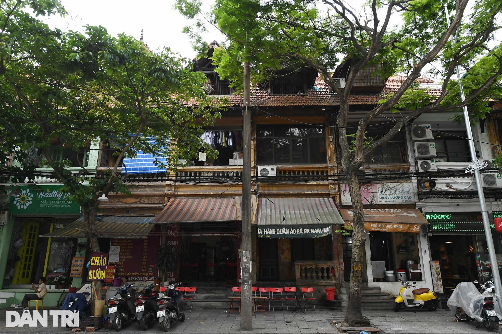 Biệt thự cổ trên đất vàng Hà Nội xuống cấp, bỏ hoang, dùng làm bãi trông xe - 11 Biệt thự cổ trên đất vàng Hà Nội xuống cấp, bỏ hoang, dùng làm bãi trông xe - 11