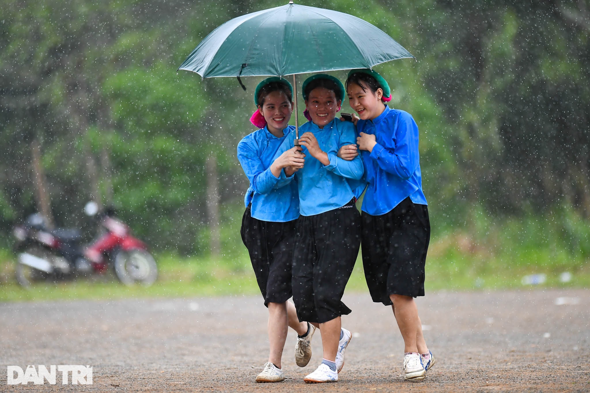 Watching ethnic women wearing skirts and shoes to play football on the high mountain - 14