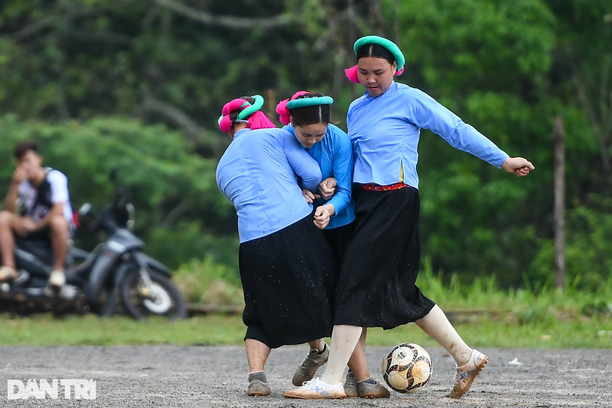 Watching ethnic women wearing skirts and shoes to play football on the high mountain - 11