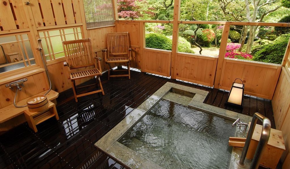 View - Tắm nước khoáng nóng từ núi Hakone tại ryokan cổ 130 tuổi | Báo Dân trí