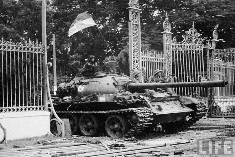 Húc đổ tung cổng Dinh Độc Lập, xe tăng T-59 thiện chiến ra sao? - 1