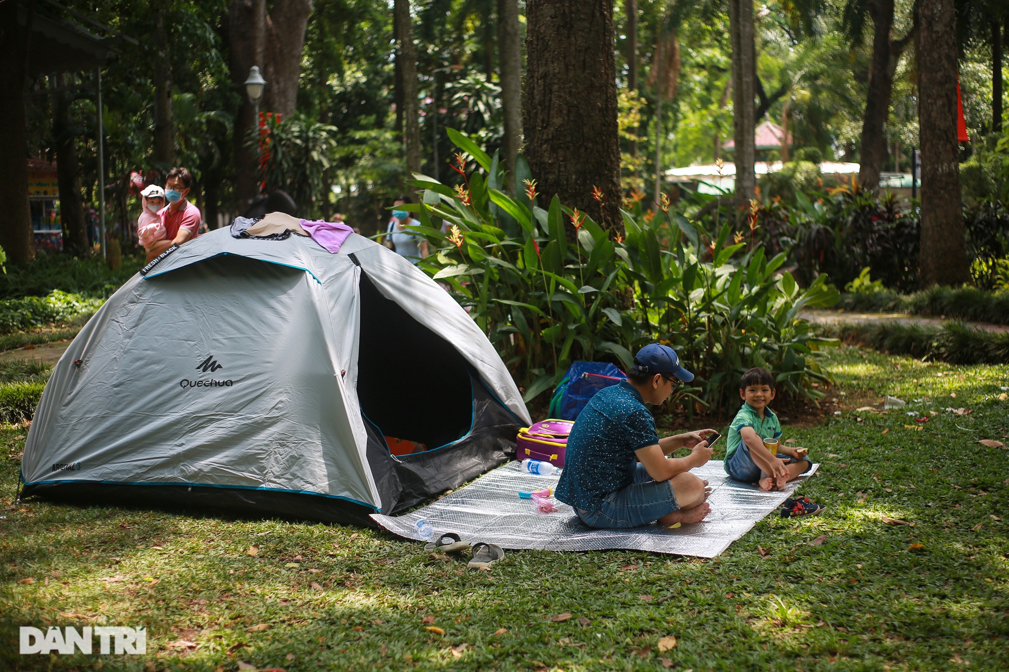 Dựng lều trại trong công viên để vừa được vui chơi vừa cách ly với đám đông - 7