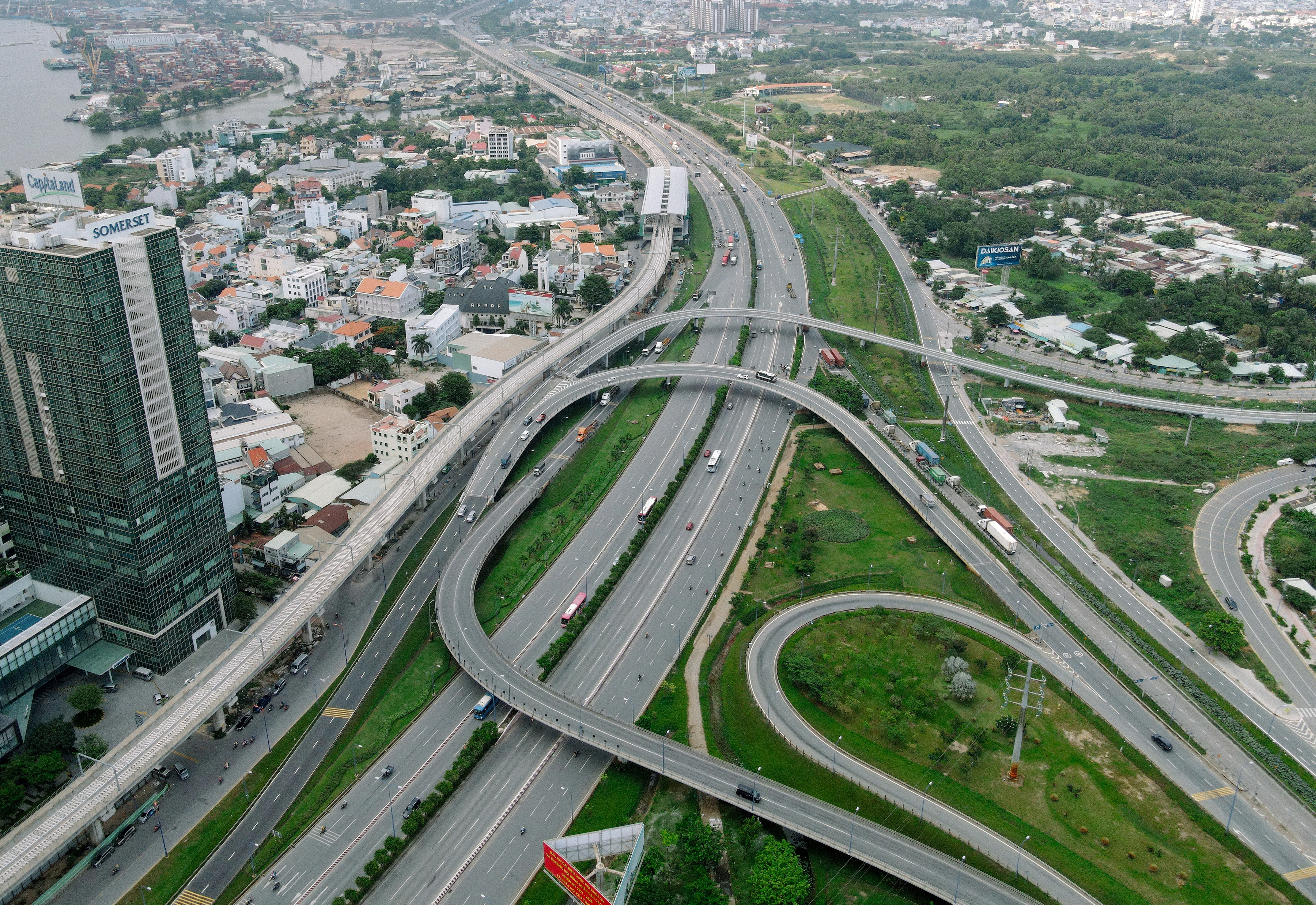 Ngắm tuyến metro đầu tiên của TPHCM sau gần 10 năm chờ đợi - 15 Ngắm tuyến metro đầu tiên của TPHCM sau gần 10 năm chờ đợi - 15