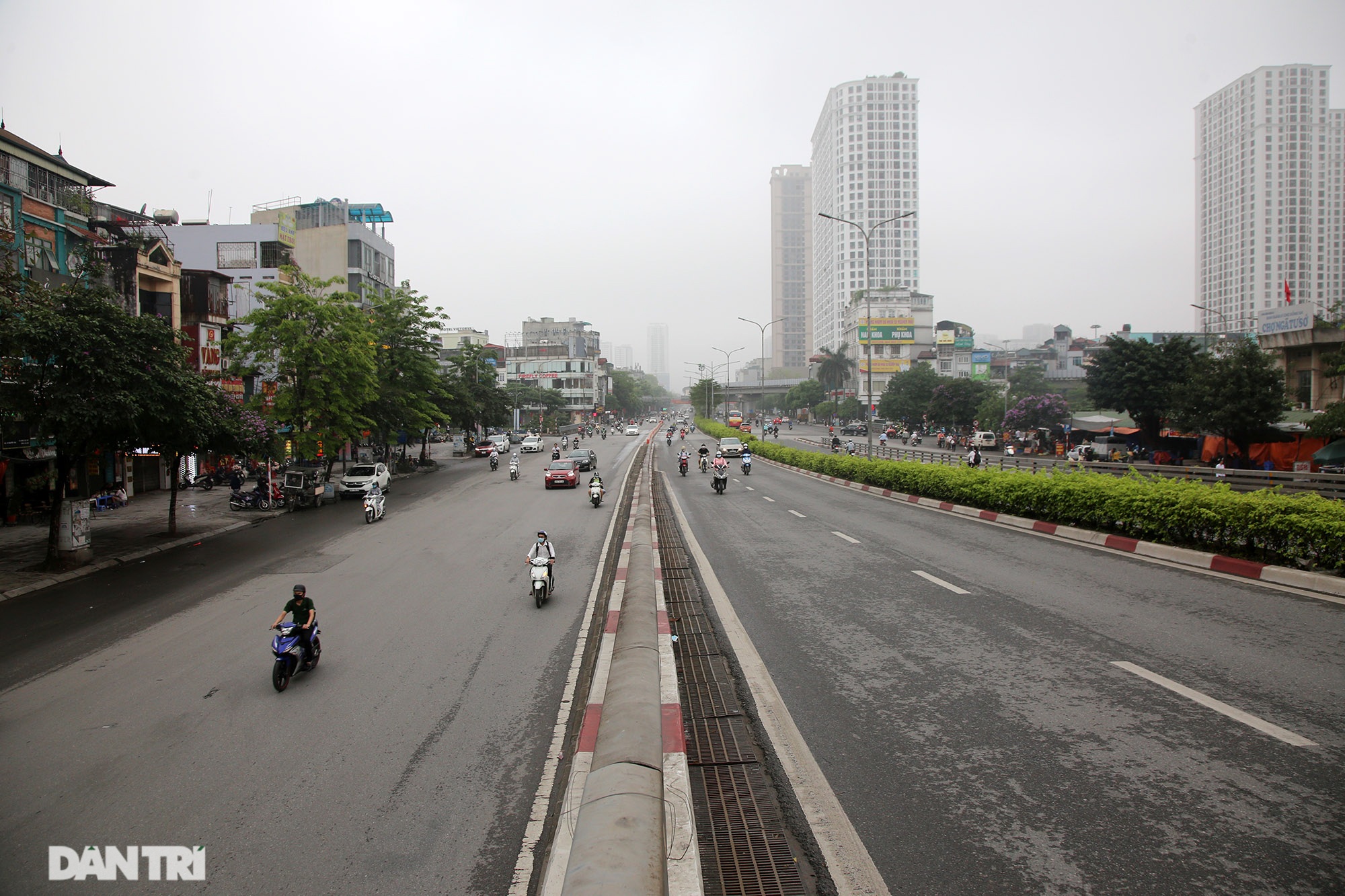 Lo ngại dịch bệnh Covid-19 lây lan, người dân Hà Nội cố thủ trong nhà - 1 Lo ngại dịch bệnh Covid-19 lây lan, người dân Hà Nội cố thủ trong nhà - 1
