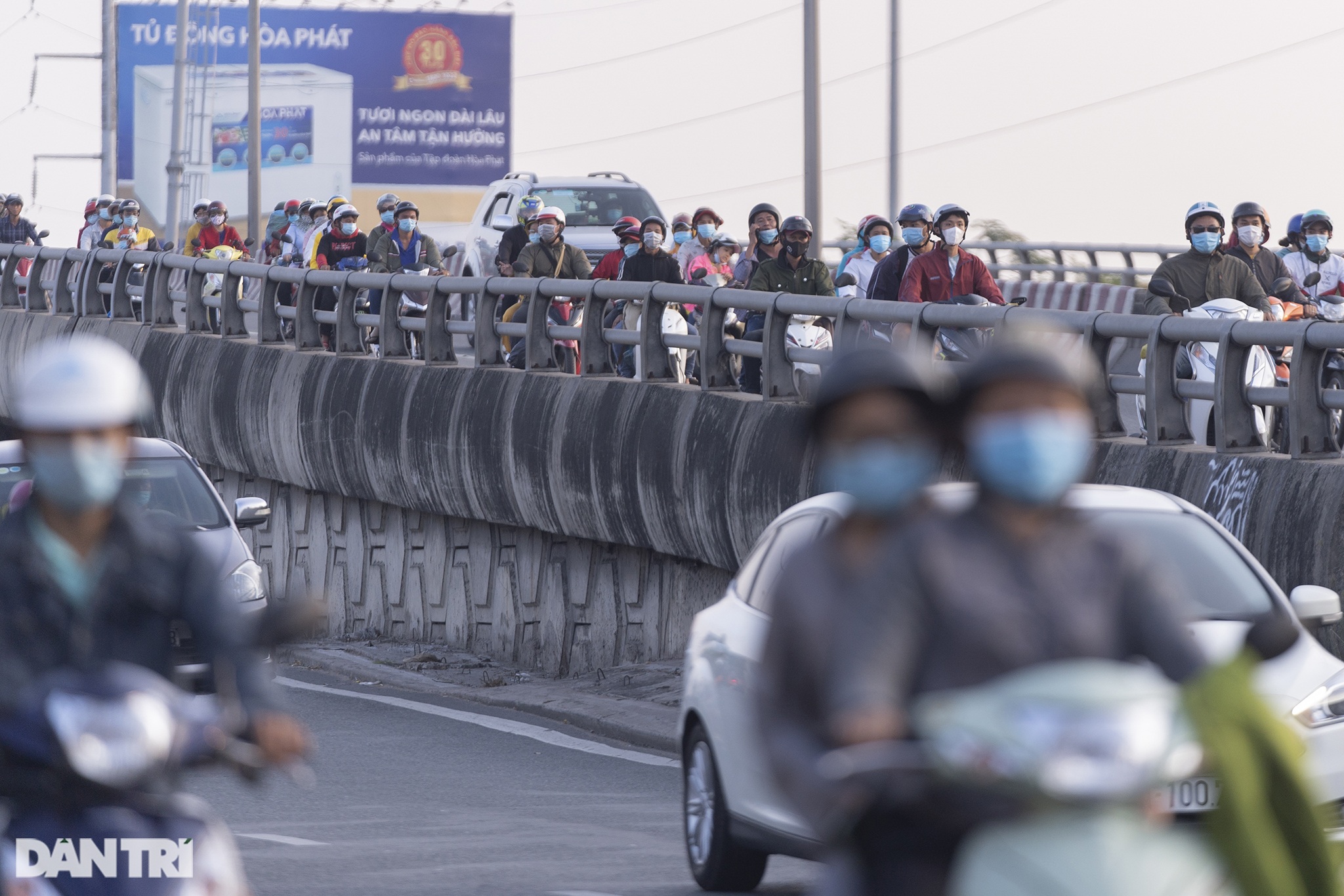 Người dân trở lại Sài Gòn sớm, giao thông cửa ngõ ùn tắc, hỗn loạn - 12