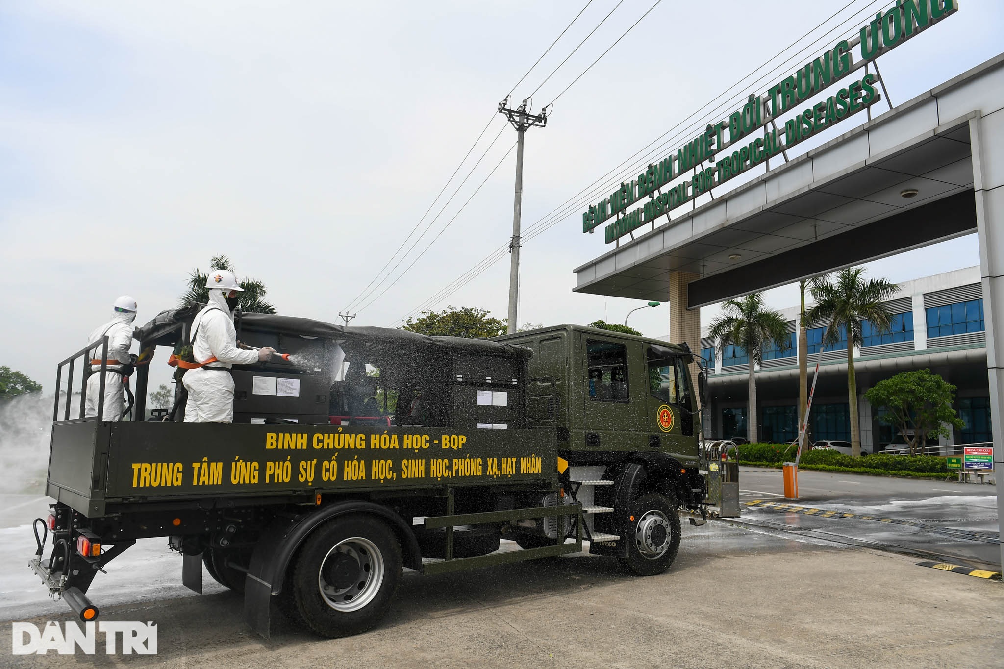 Binh chủng Hóa học tiêu tẩy khử trùng toàn bộ Bệnh viện Bệnh Nhiệt đới TW 2 - 2