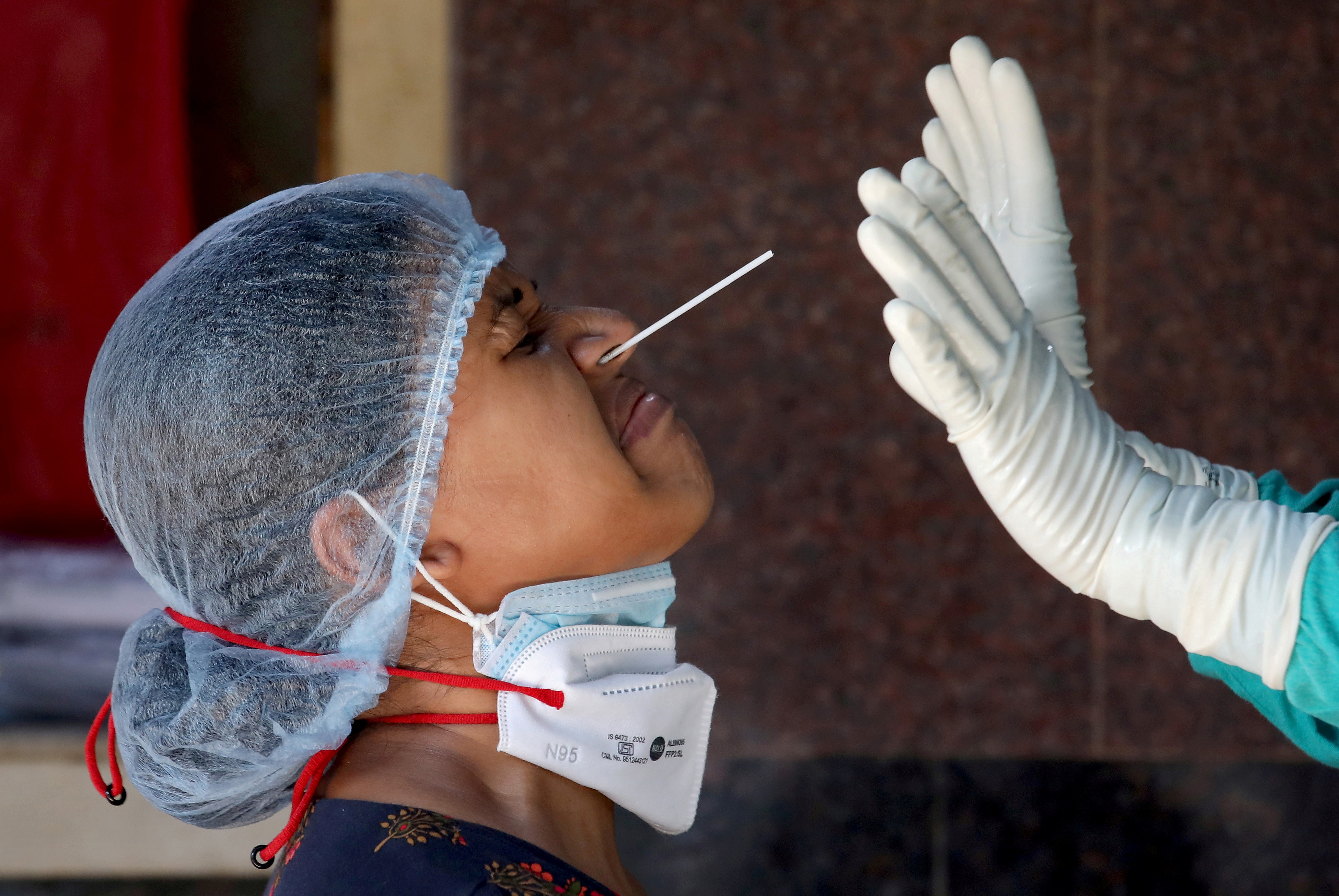 Vắc xin Trung Quốc được săn đón khi Ấn Độ chìm trong 