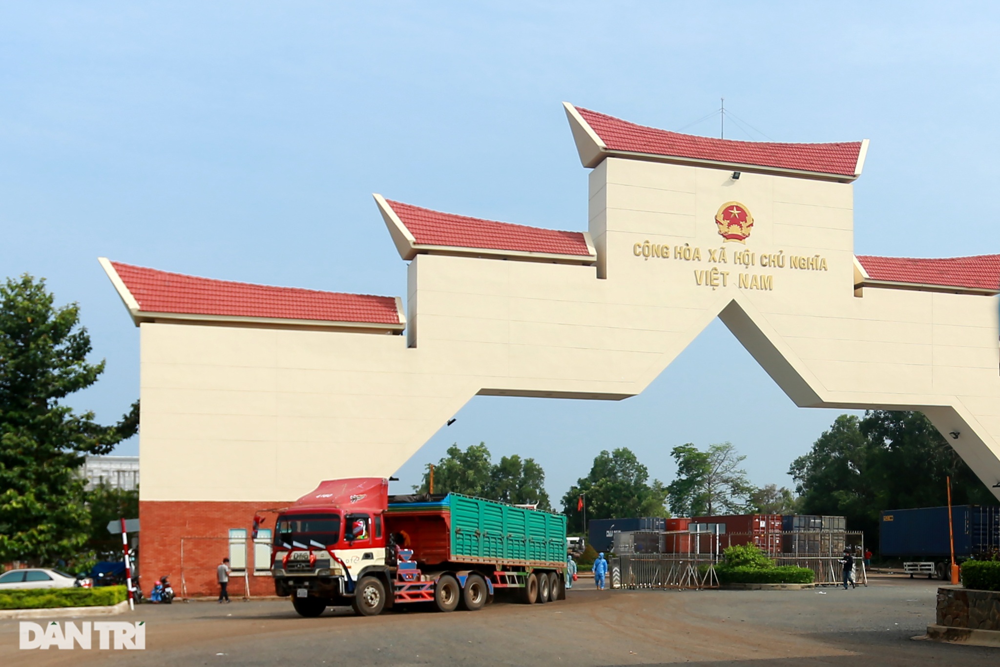 Biệt đội đánh xe thuê ở cửa khẩu biên giới Tây Ninh với Campuchia - 15 Biệt đội đánh xe thuê ở cửa khẩu biên giới Tây Ninh với Campuchia - 15