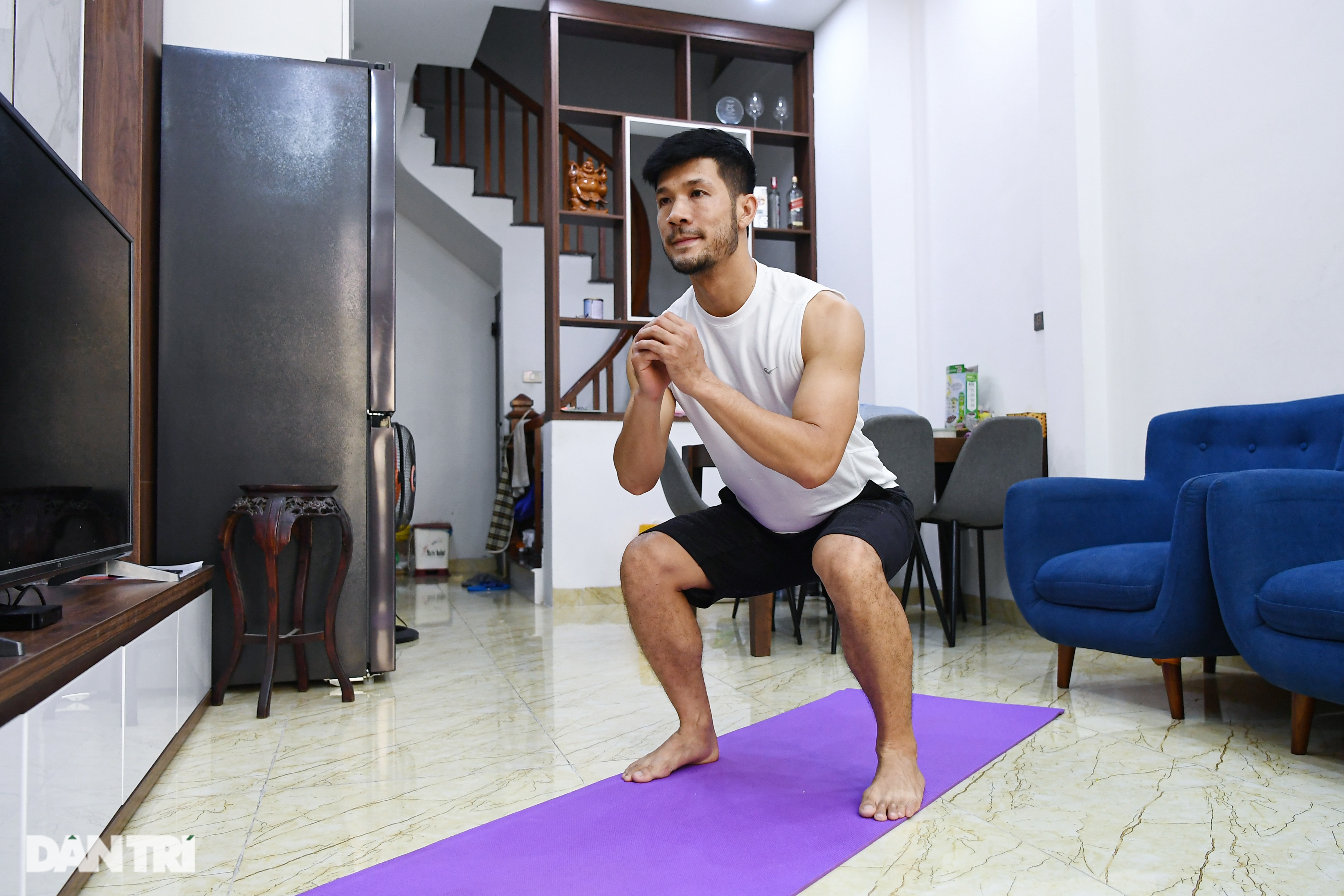 Hồ Gươm biến thành trường đua xe đạp, chật ních người đi bộ tập thể dục - 22 Hồ Gươm biến thành trường đua xe đạp, chật ních người đi bộ tập thể dục - 22
