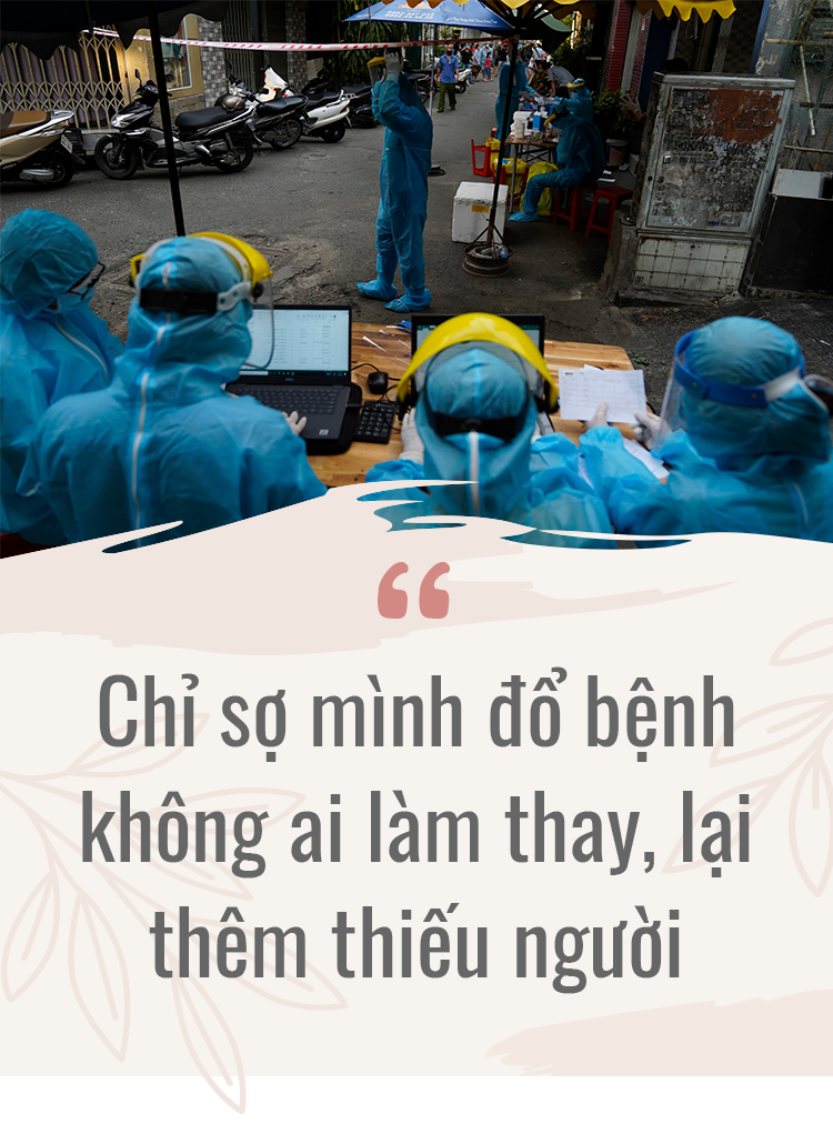 Đôi mắt ngàu đỏ của nữ y tá khi ca nhiễm từ nhóm truyền giáo tăng kỷ lục - 24 Đôi mắt ngàu đỏ của nữ y tá khi ca nhiễm từ nhóm truyền giáo tăng kỷ lục - 24