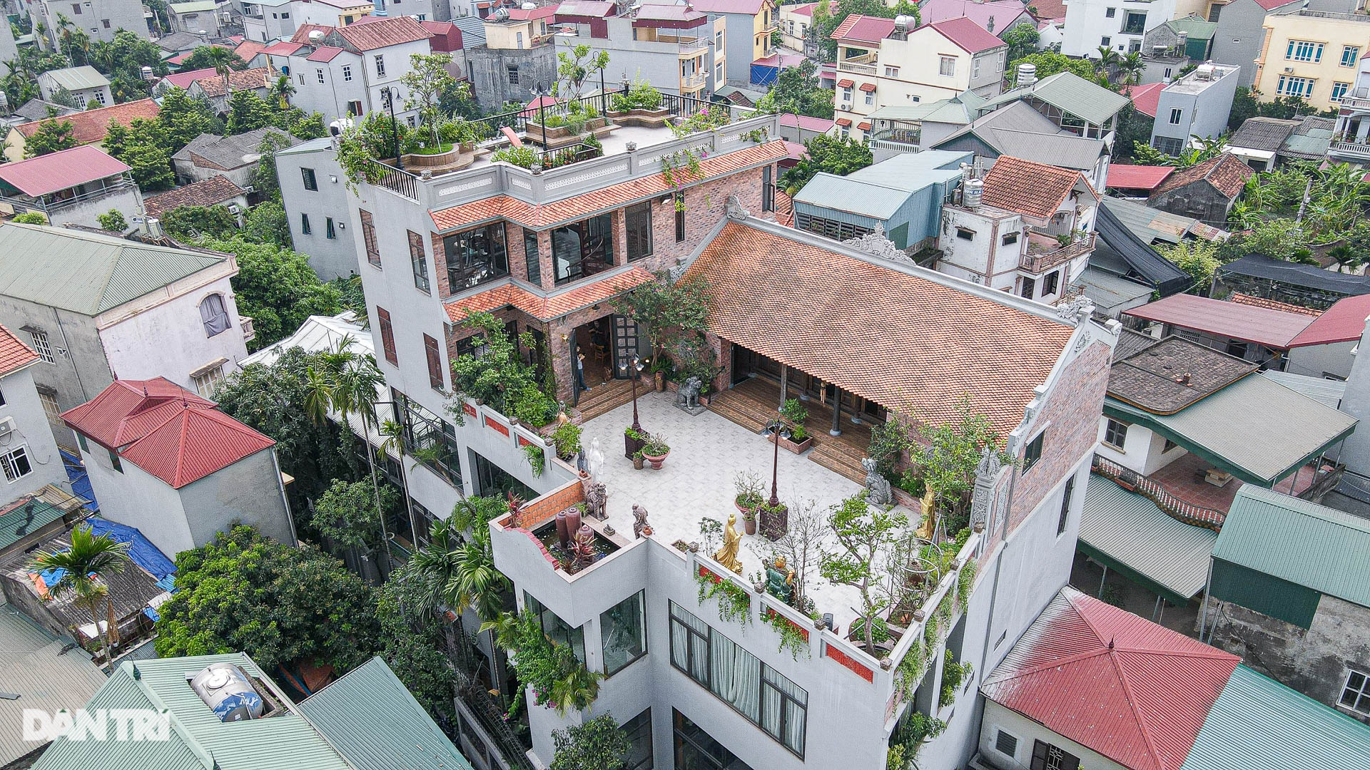 Độc đáo ngôi nhà cổ trăm tuổi rộng 100m2 tọa lạc trên nóc biệt thự ở Hà Nội - 1 Độc đáo ngôi nhà cổ trăm tuổi rộng 100m2 tọa lạc trên nóc biệt thự ở Hà Nội - 1