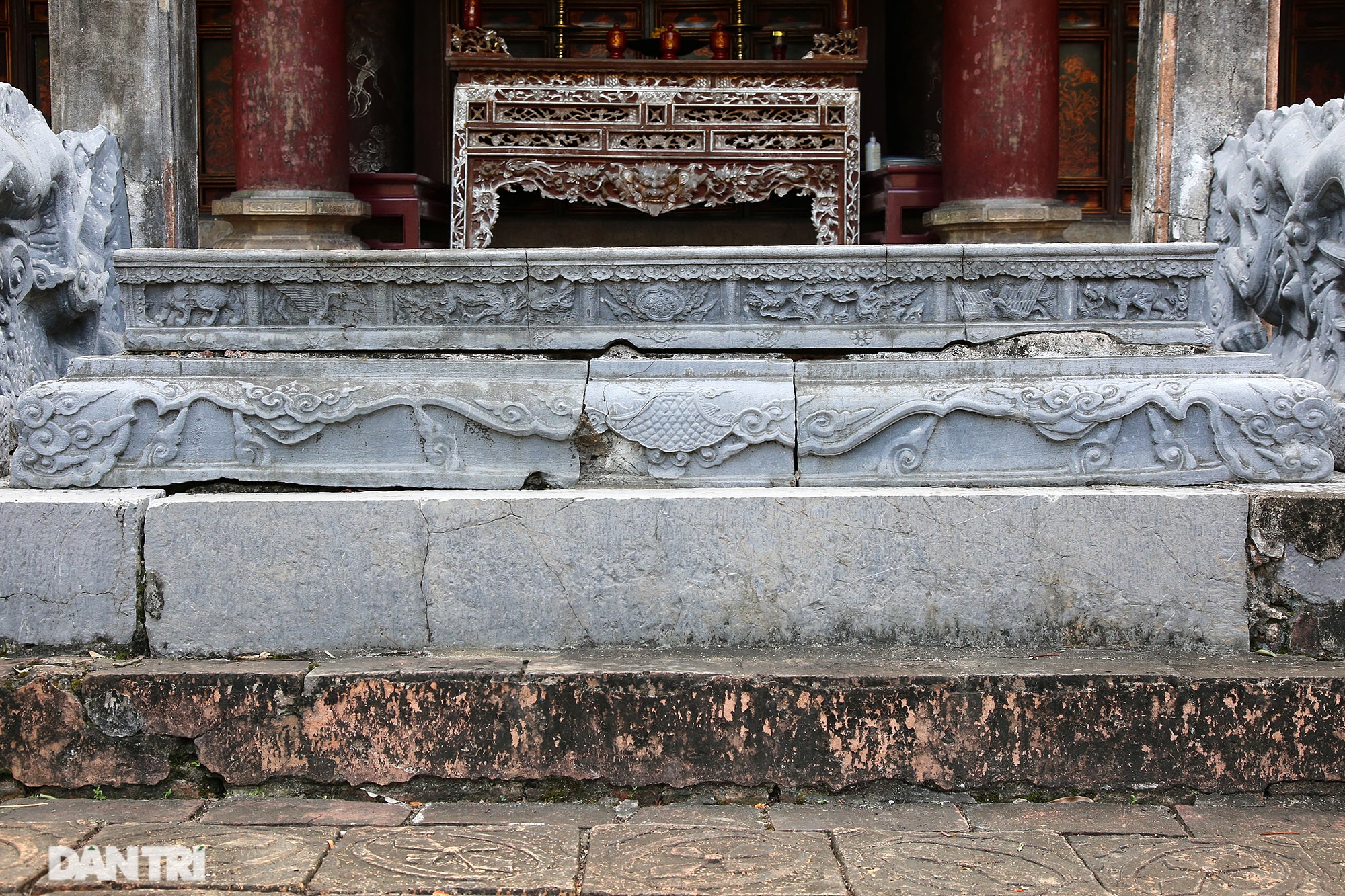 The unique stone sieve in Vietnam carved with the image of a buffalo, a mouse compared with a dragon - 5