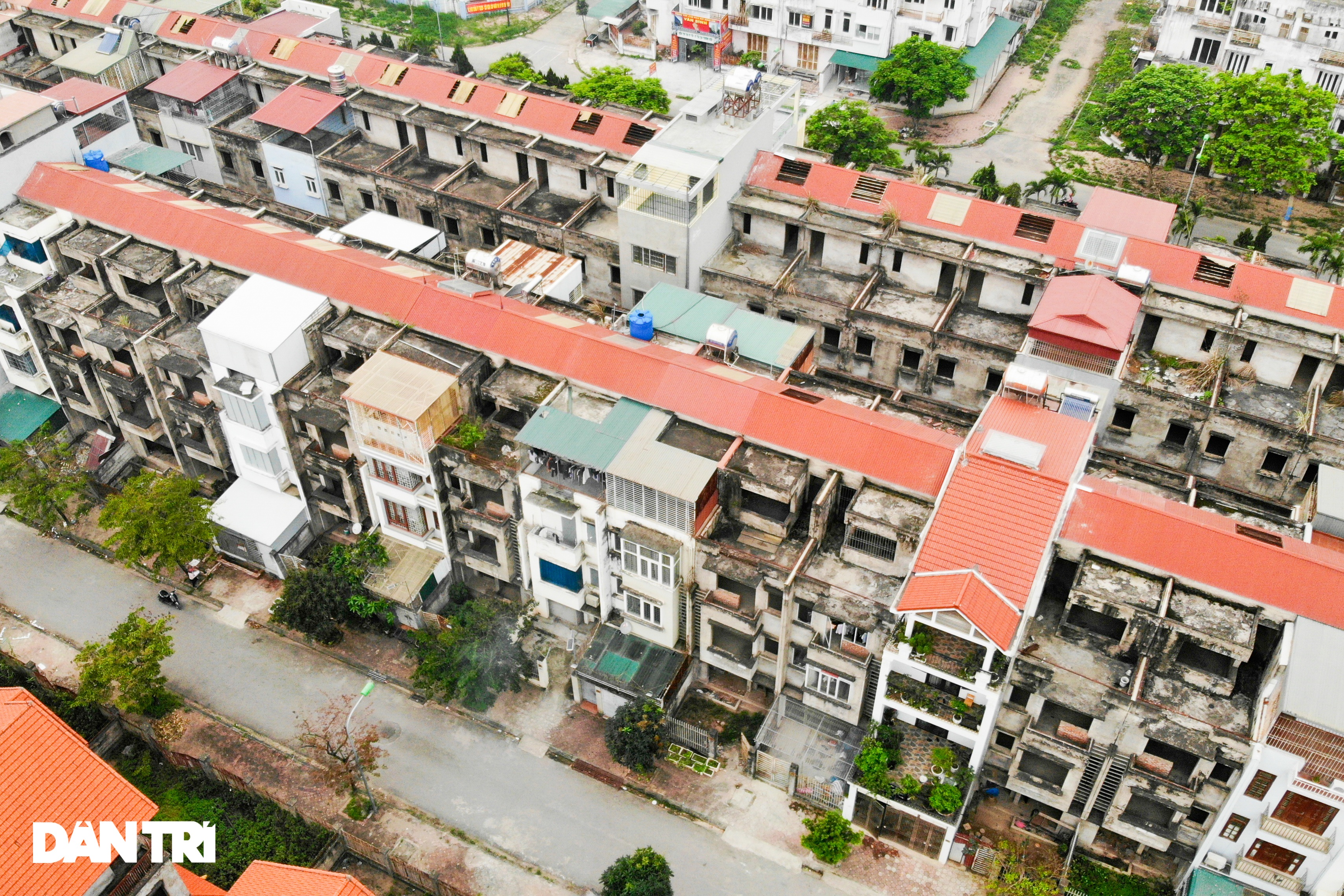Mục sở thị hàng trăm căn biệt thự bỏ hoang, rêu mốc tại một huyện ở Hà Nội - 8