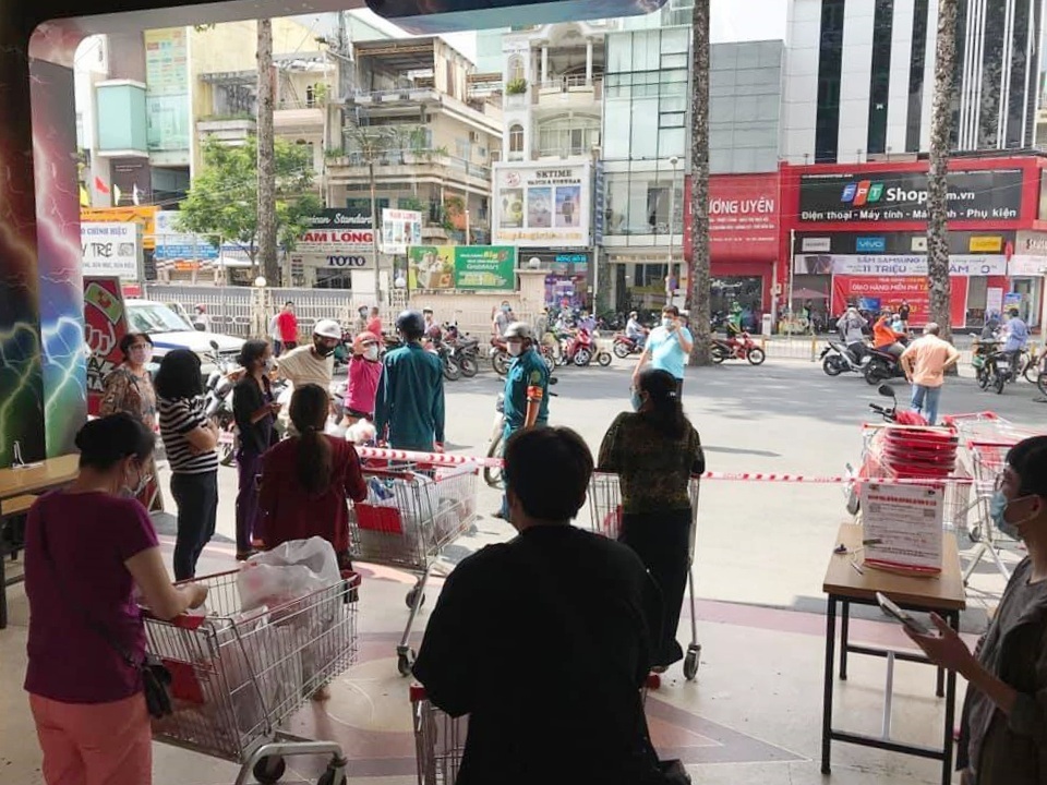 TPHCM: Big C Miền Đông, Co.opMart Lý Thường Kiệt đóng cửa vì F0 đến mua sắm - 2