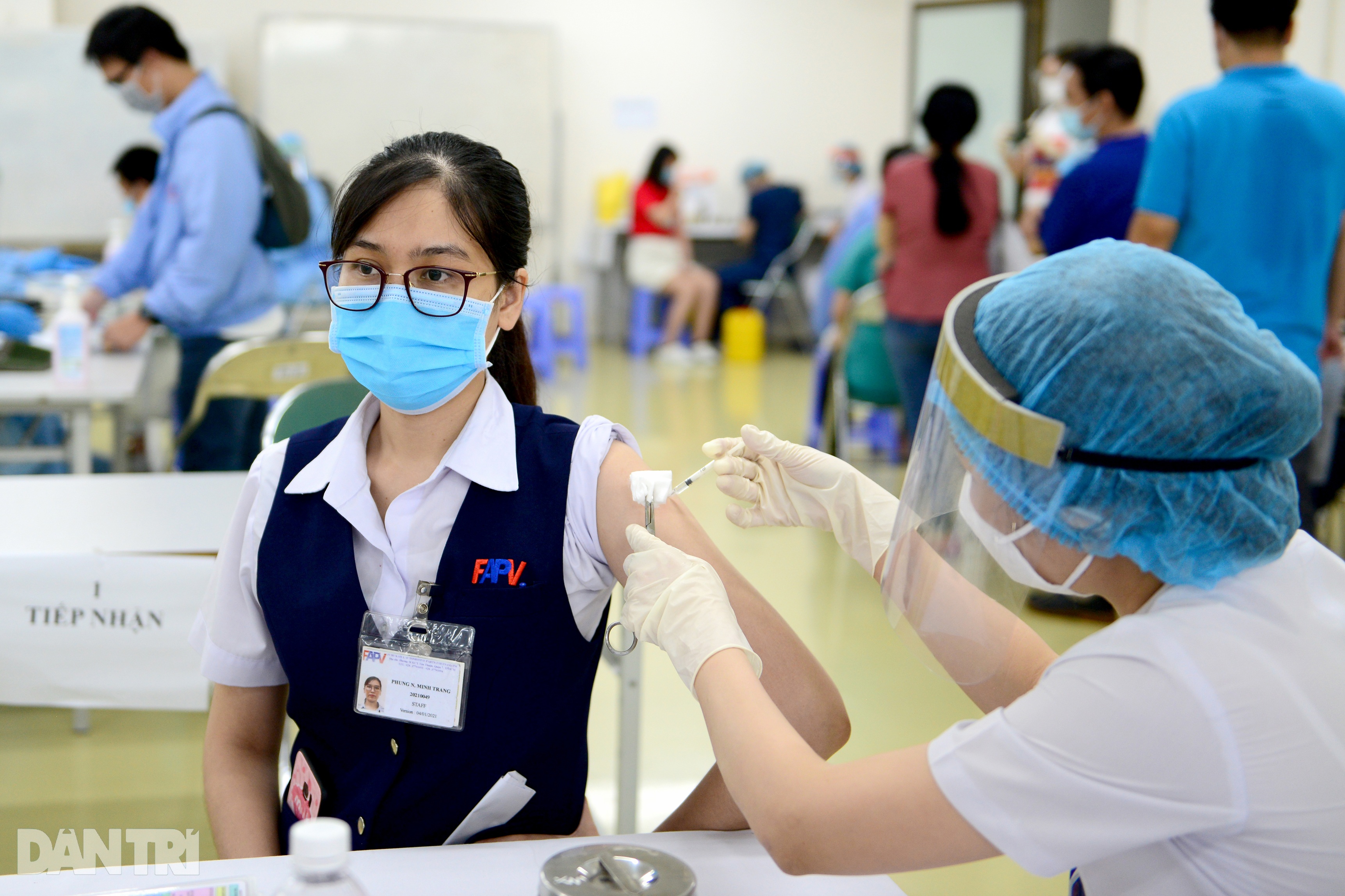 TPHCM tập hợp hàng trăm y, bác sĩ tiêm vắc xin cho 5.000 người lao động - 7 TPHCM tập hợp hàng trăm y, bác sĩ tiêm vắc xin cho 5.000 người lao động - 7