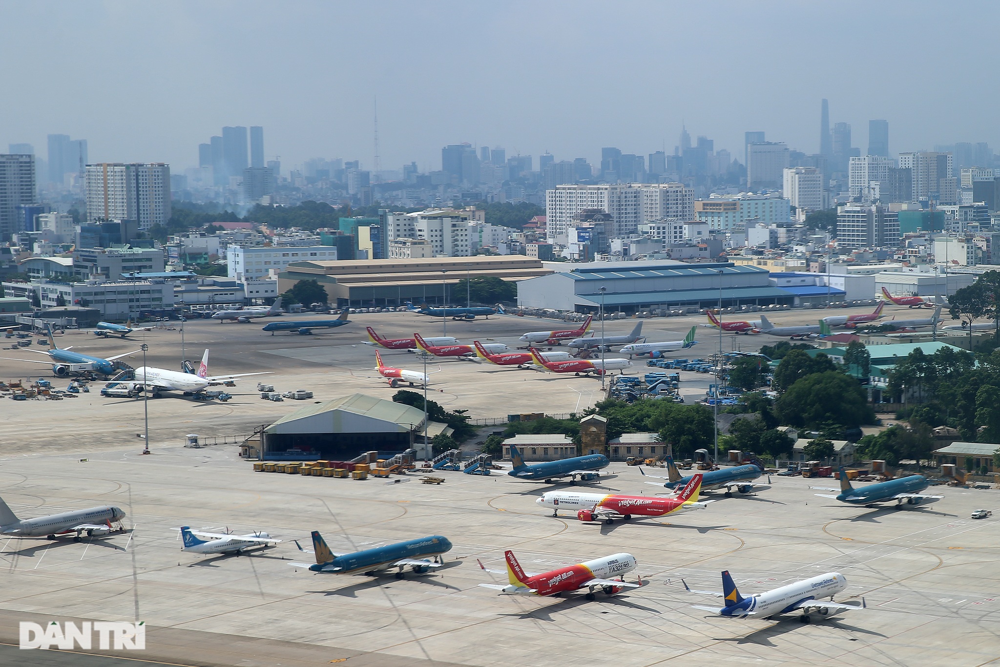 Ám ảnh hàng trăm tàu bay đắp chiếu nằm la liệt tại Nội Bài, Tân Sơn Nhất - 1