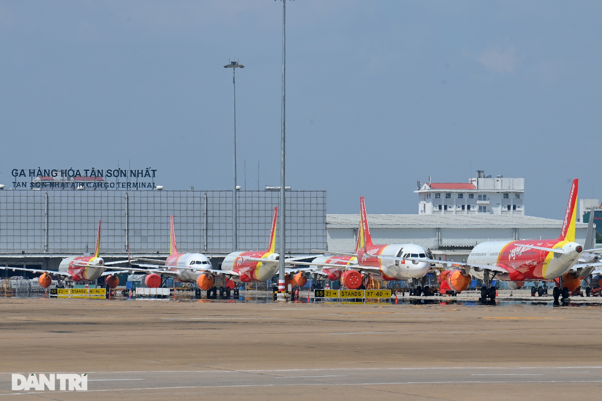 Ám ảnh hàng trăm tàu bay đắp chiếu nằm la liệt tại Nội Bài, Tân Sơn Nhất - 18