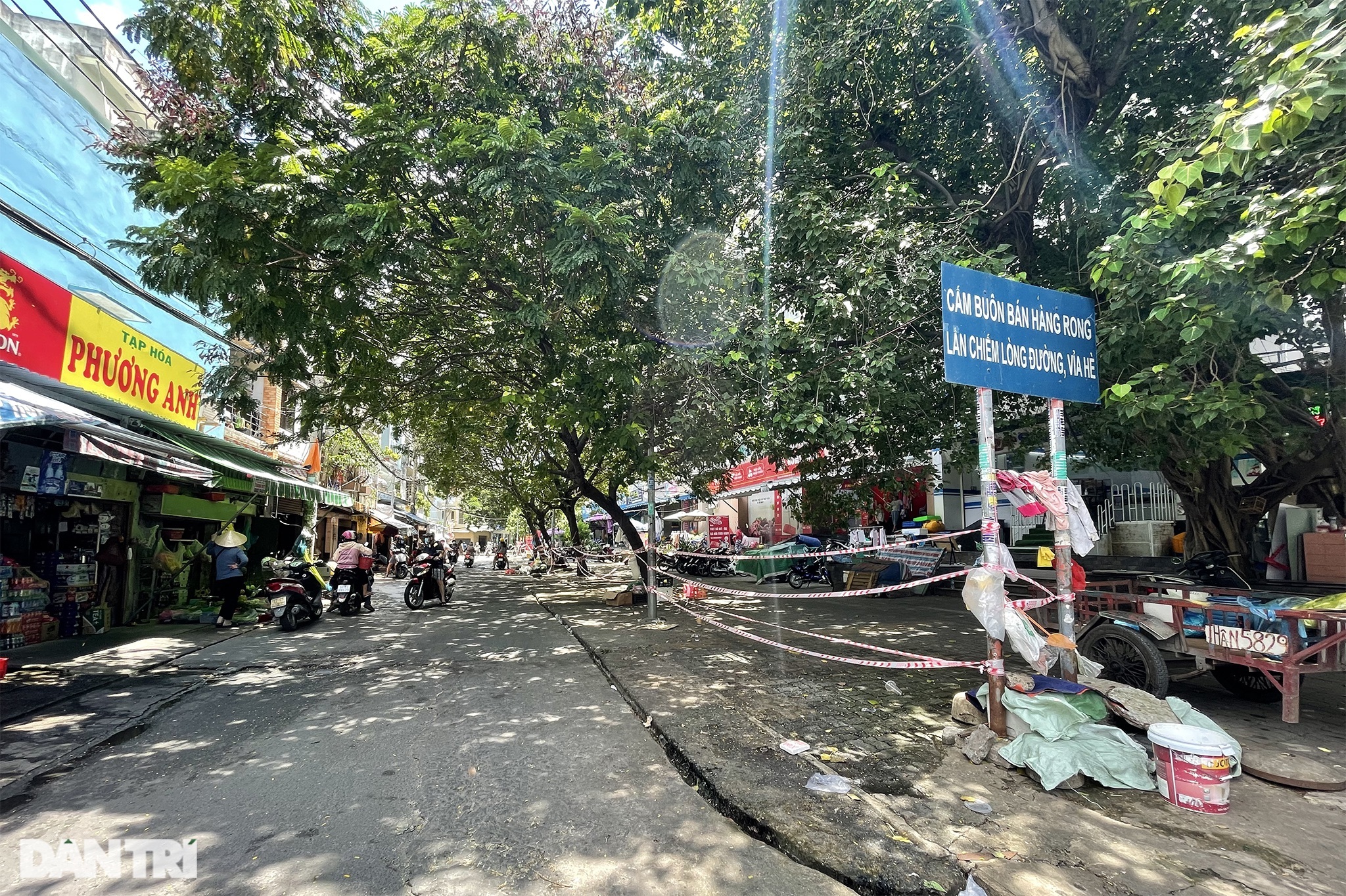 TPHCM: Nhiều điểm họp chợ tự phát đông đúc như chưa hề có dịch Covid-19 - 3 TPHCM: Nhiều điểm họp chợ tự phát đông đúc như chưa hề có dịch Covid-19 - 3
