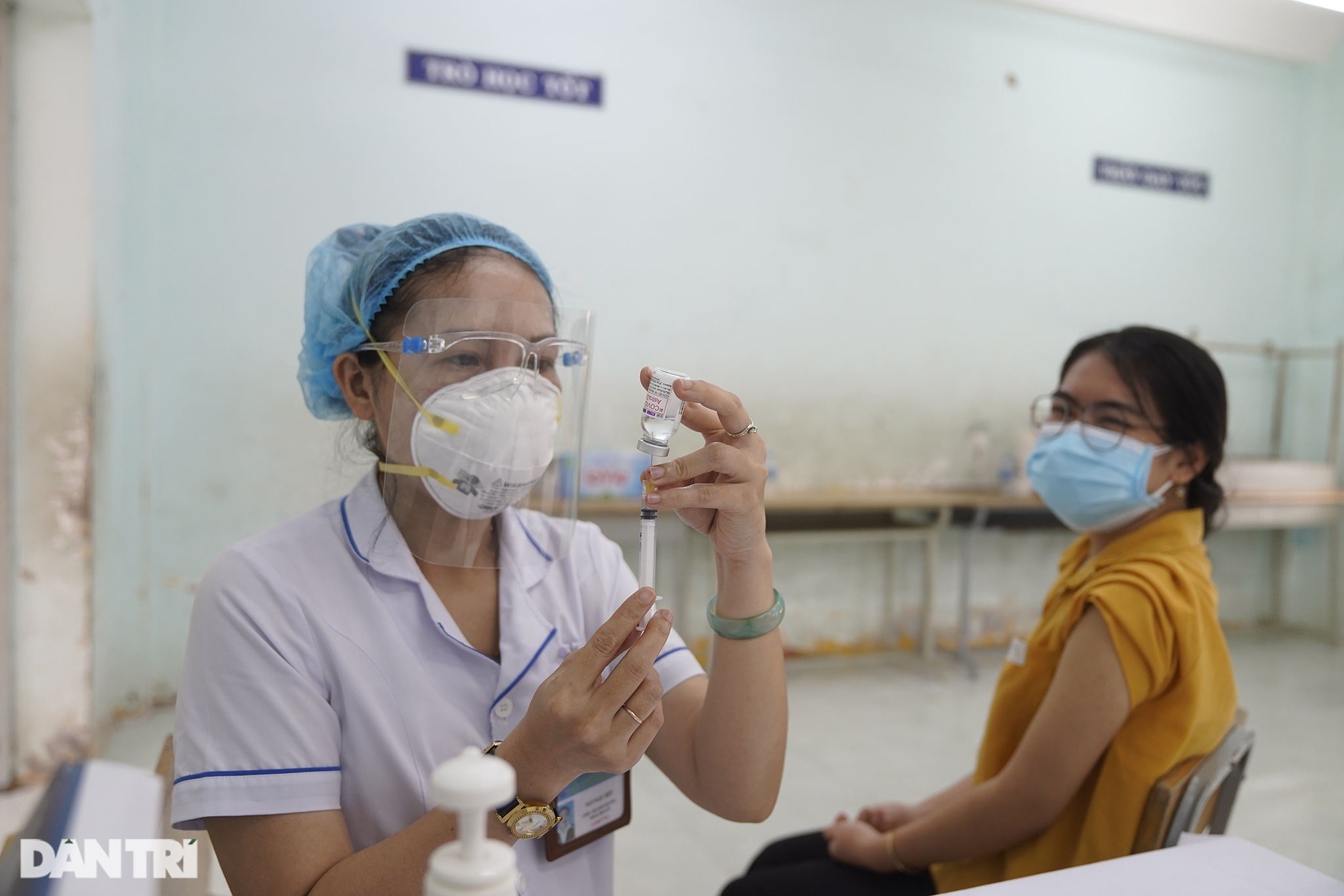 Nhiều người dân TPHCM phải hoãn tiêm vắc xin vì huyết áp cao, bệnh nền - 8 Nhiều người dân TPHCM phải hoãn tiêm vắc xin vì huyết áp cao, bệnh nền - 8