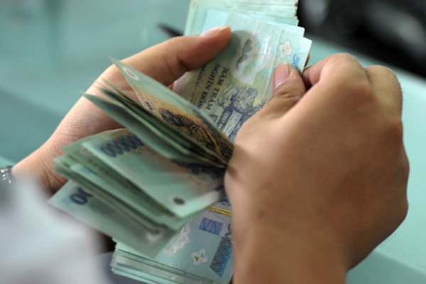 Căng thẳng thanh khoản giảm, thêm ngân hàng thứ 2 giảm lãi suất huy động