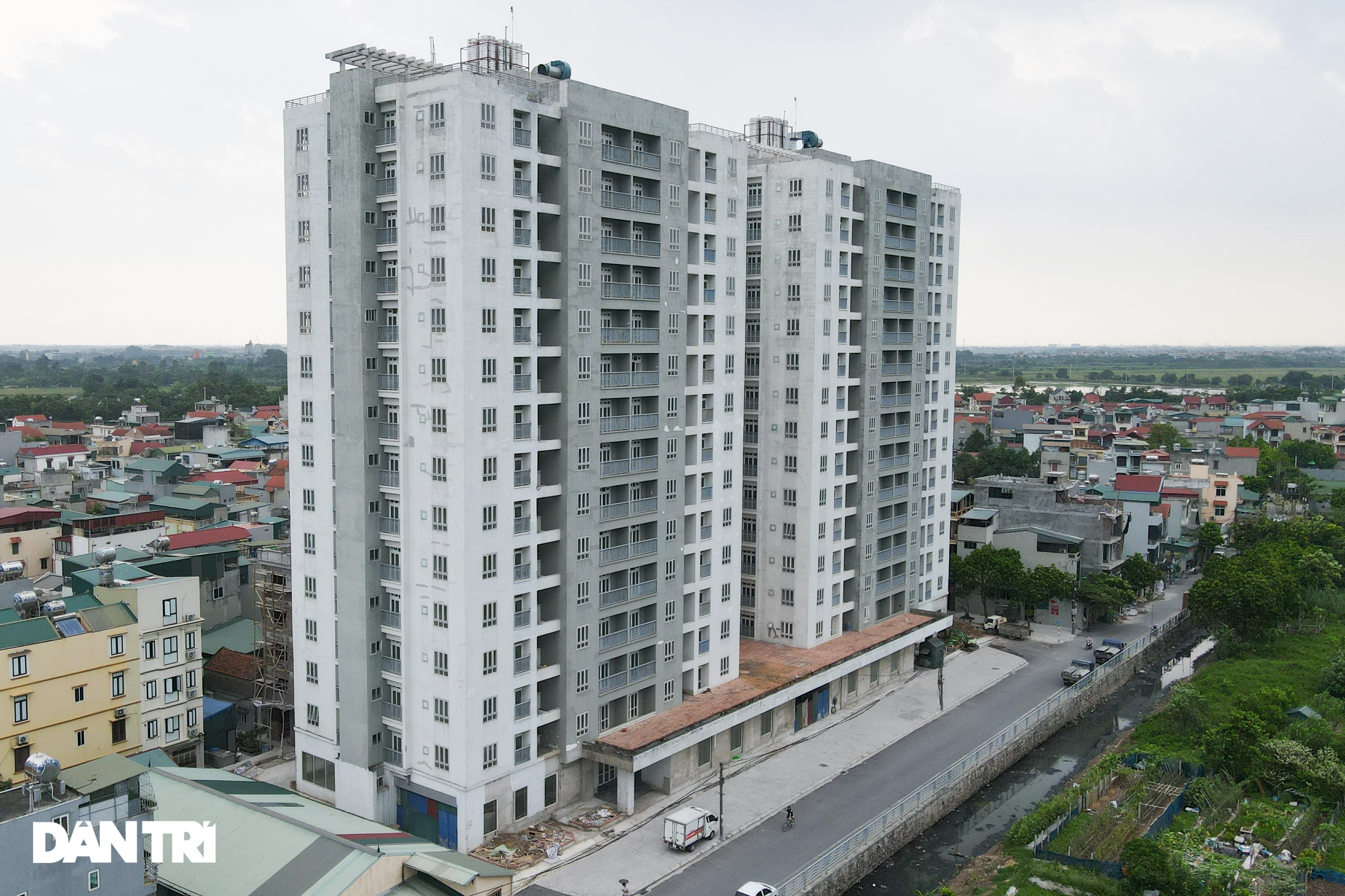 Xót xa hàng loạt khu chung cư cao tầng ở Hà Nội bị bỏ hoang nhiều năm - 10