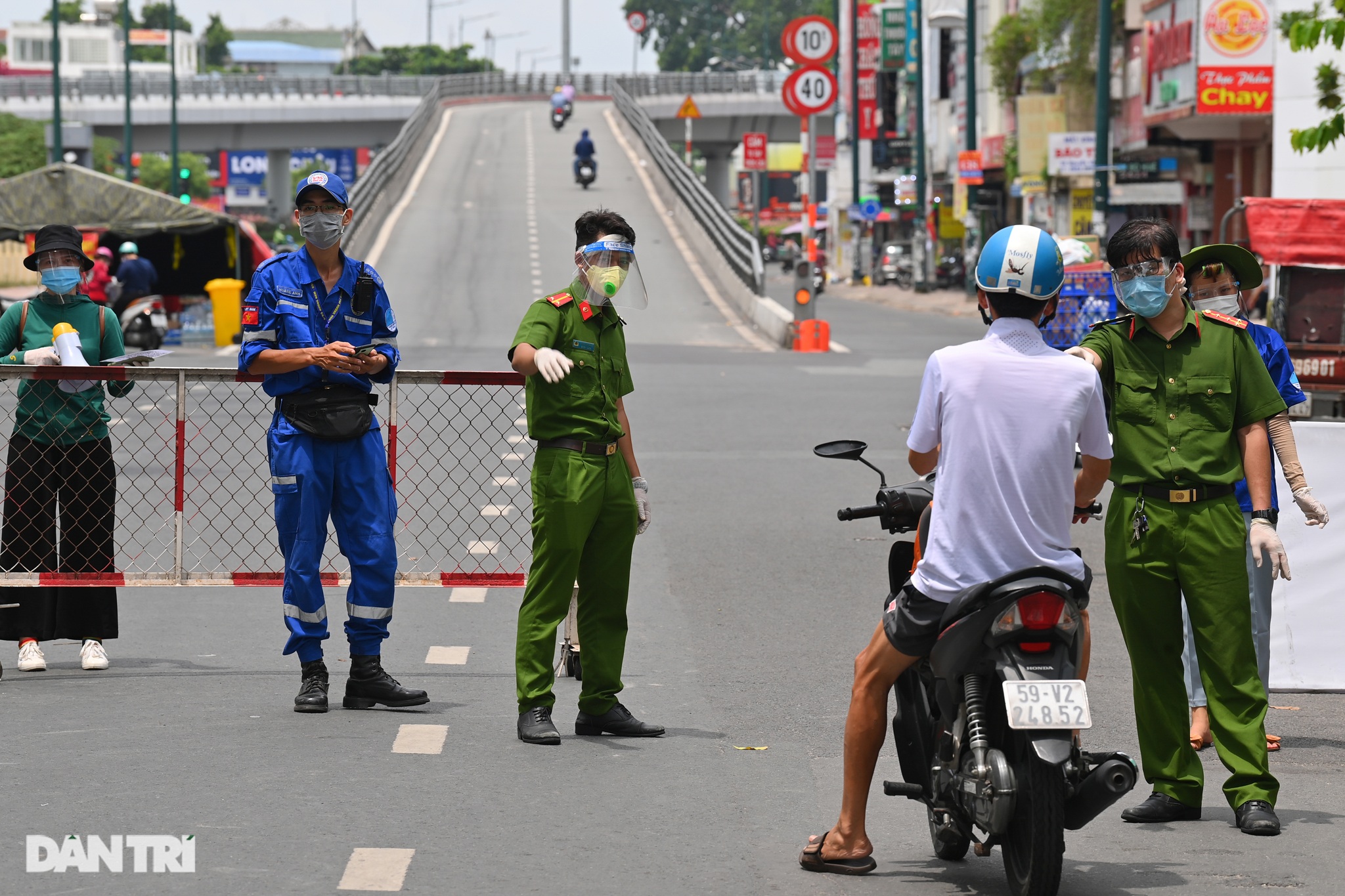 Bí thư TPHCM: Thành phố mời bà con ở lại... - 5