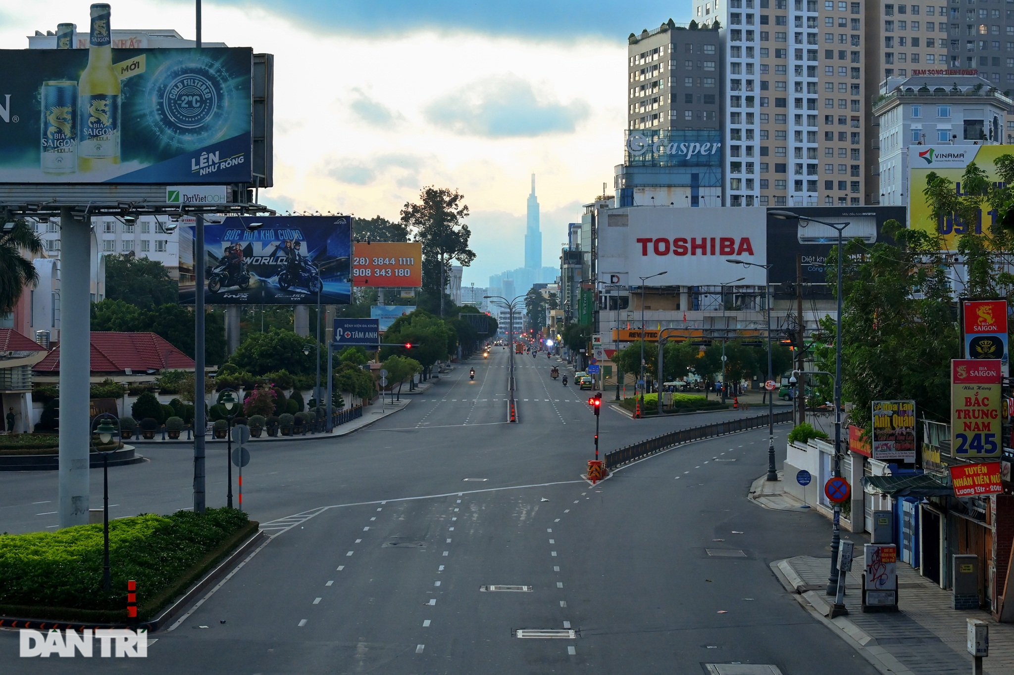Hình ảnh Sài Gòn vắng vẻ chưa từng thấy sau gần một tháng giãn cách xã hội - 4