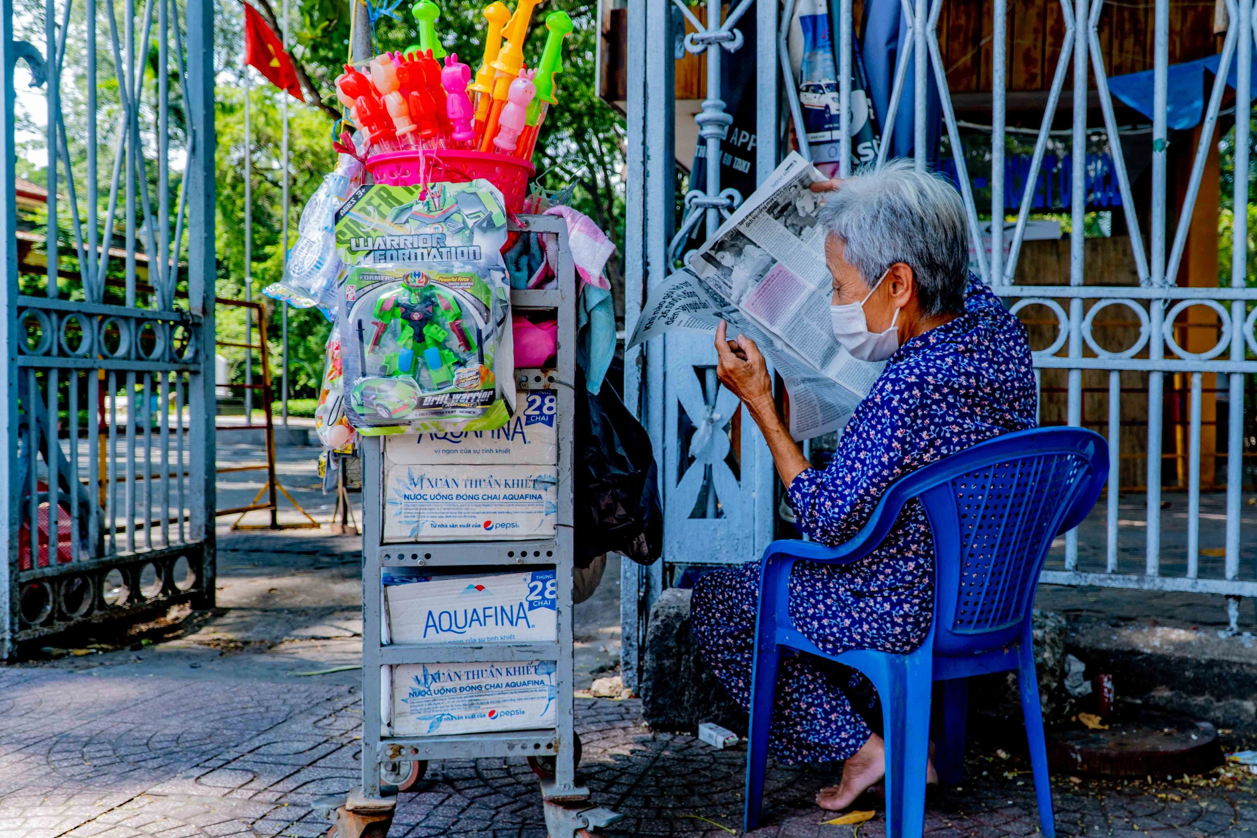 Người bán hàng rong gặp khó do Covid-19 mong chờ sự hỗ trợ