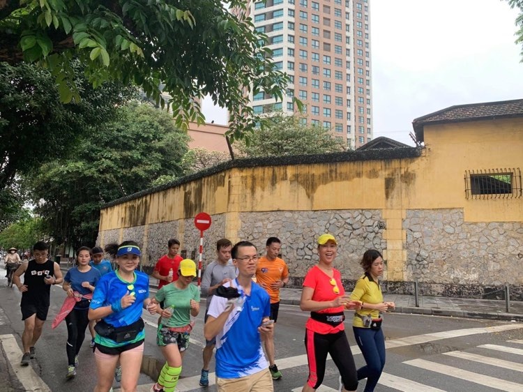 Người đàn ông vẽ đủ thứ hình trên bản đồ Hà Nội bằng cách chạy bộ - 2