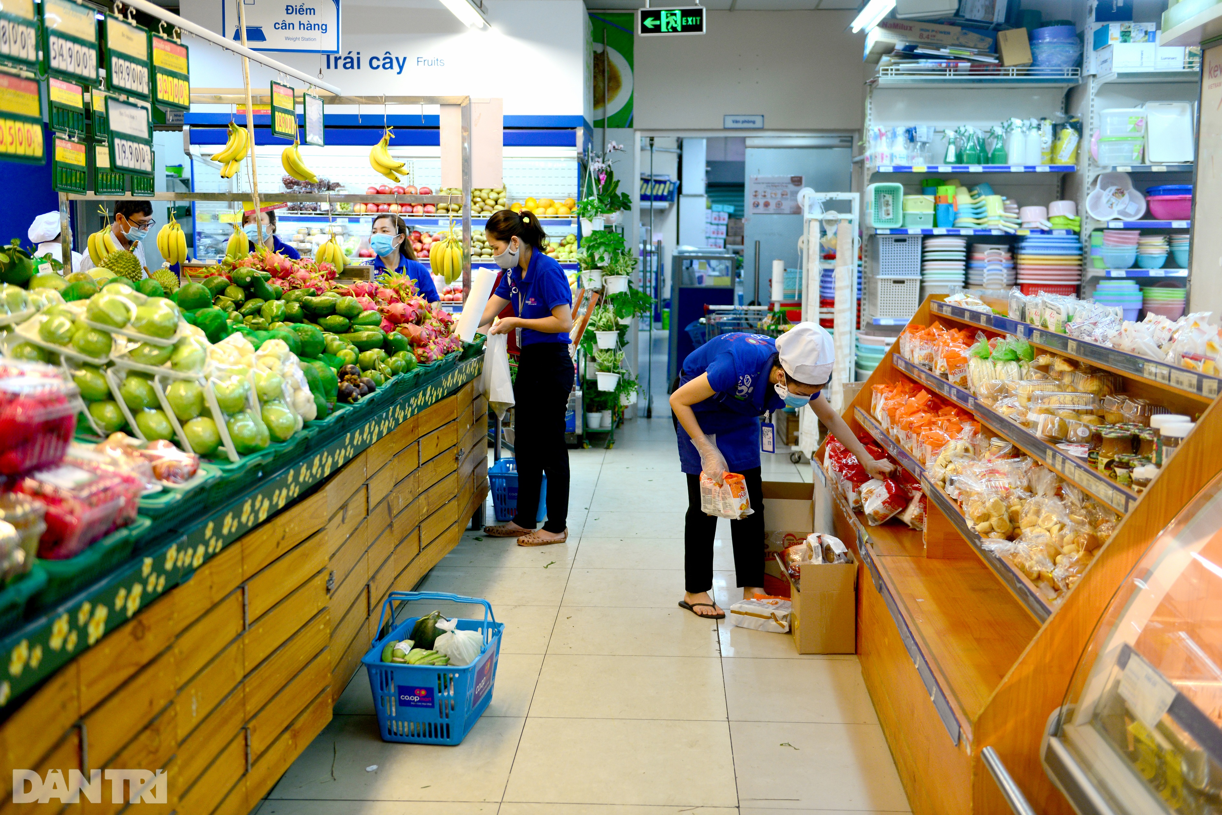 Siêu thị đầu tiên ở TPHCM phát phiếu đi chợ chẵn lẻ, dân mua hàng thế nào? - 11 Siêu thị đầu tiên ở TPHCM phát phiếu đi chợ chẵn lẻ, dân mua hàng thế nào? - 11