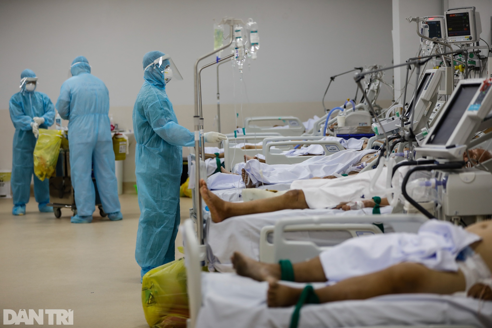 Trận chiến giành giật mạng sống trong Bệnh viện Hồi sức Covid-19 ở TPHCM - 4
