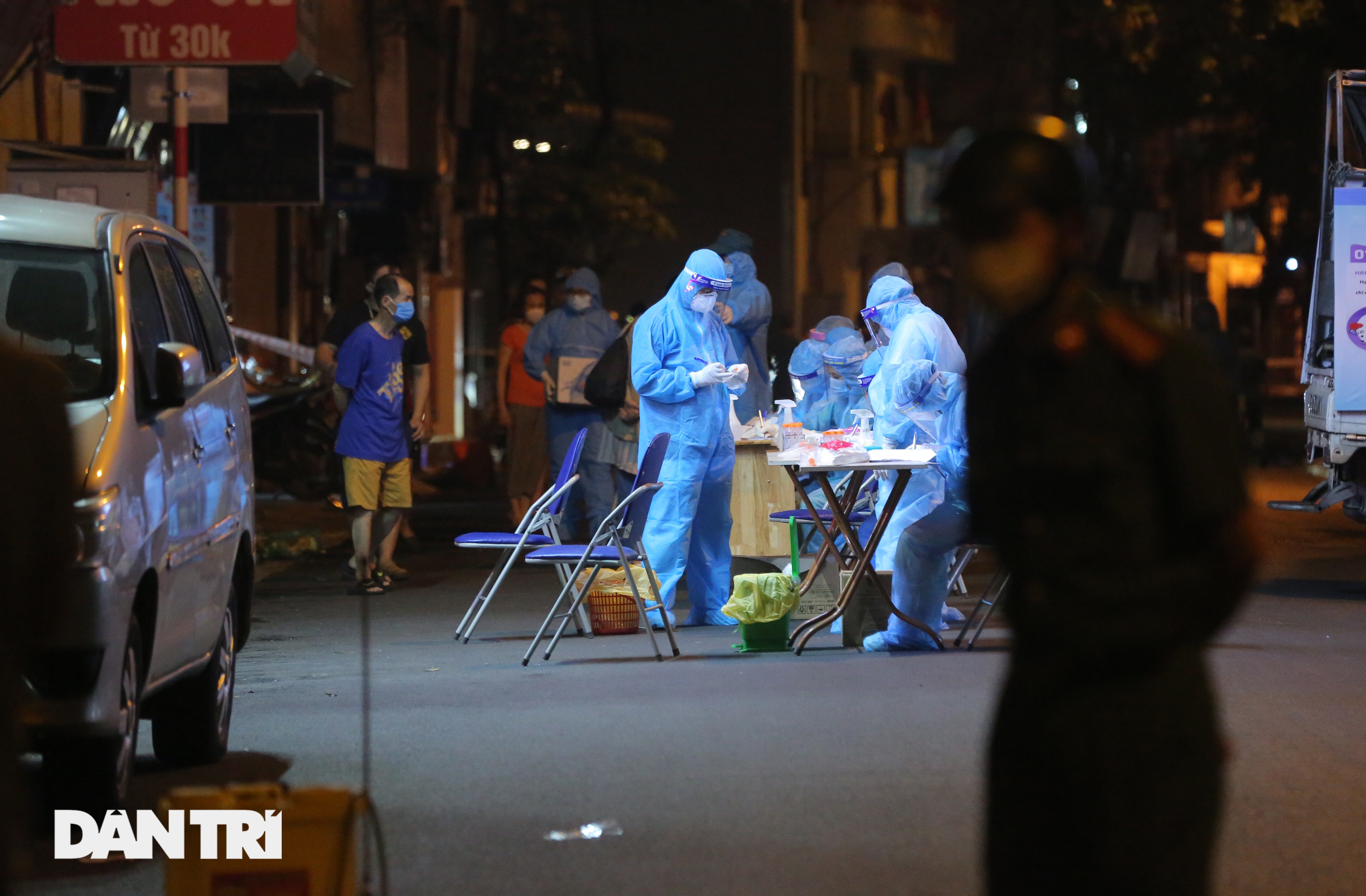 Hà Nội: Xuyên đêm phong tỏa, xét nghiệm hơn 100 người ở Thụy Khuê - 9 Hà Nội: Xuyên đêm phong tỏa, xét nghiệm hơn 100 người ở Thụy Khuê - 9