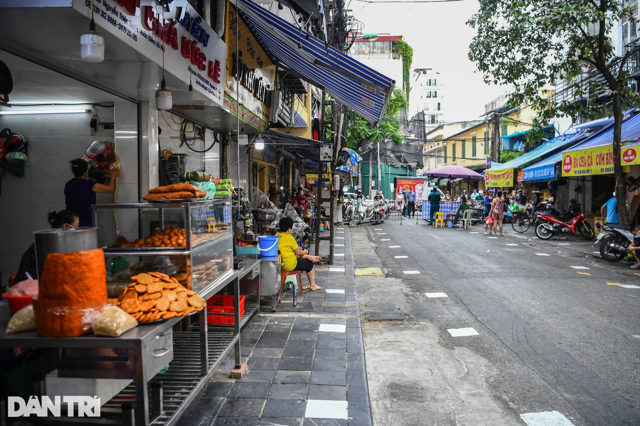 Độc đáo những phương pháp phòng dịch tại các chợ dân sinh Hà Nội - 12