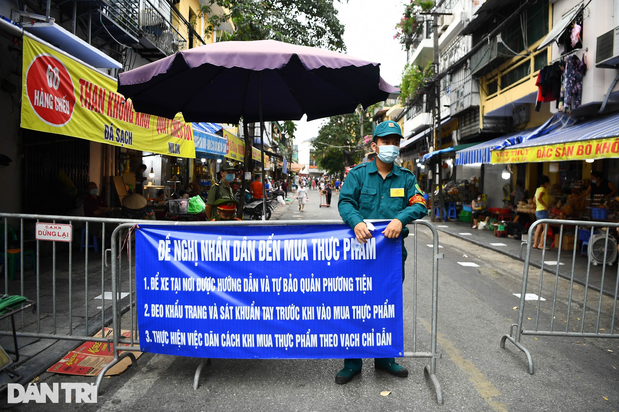 Độc đáo những phương pháp phòng dịch tại các chợ dân sinh ở Hà Nội - 10
